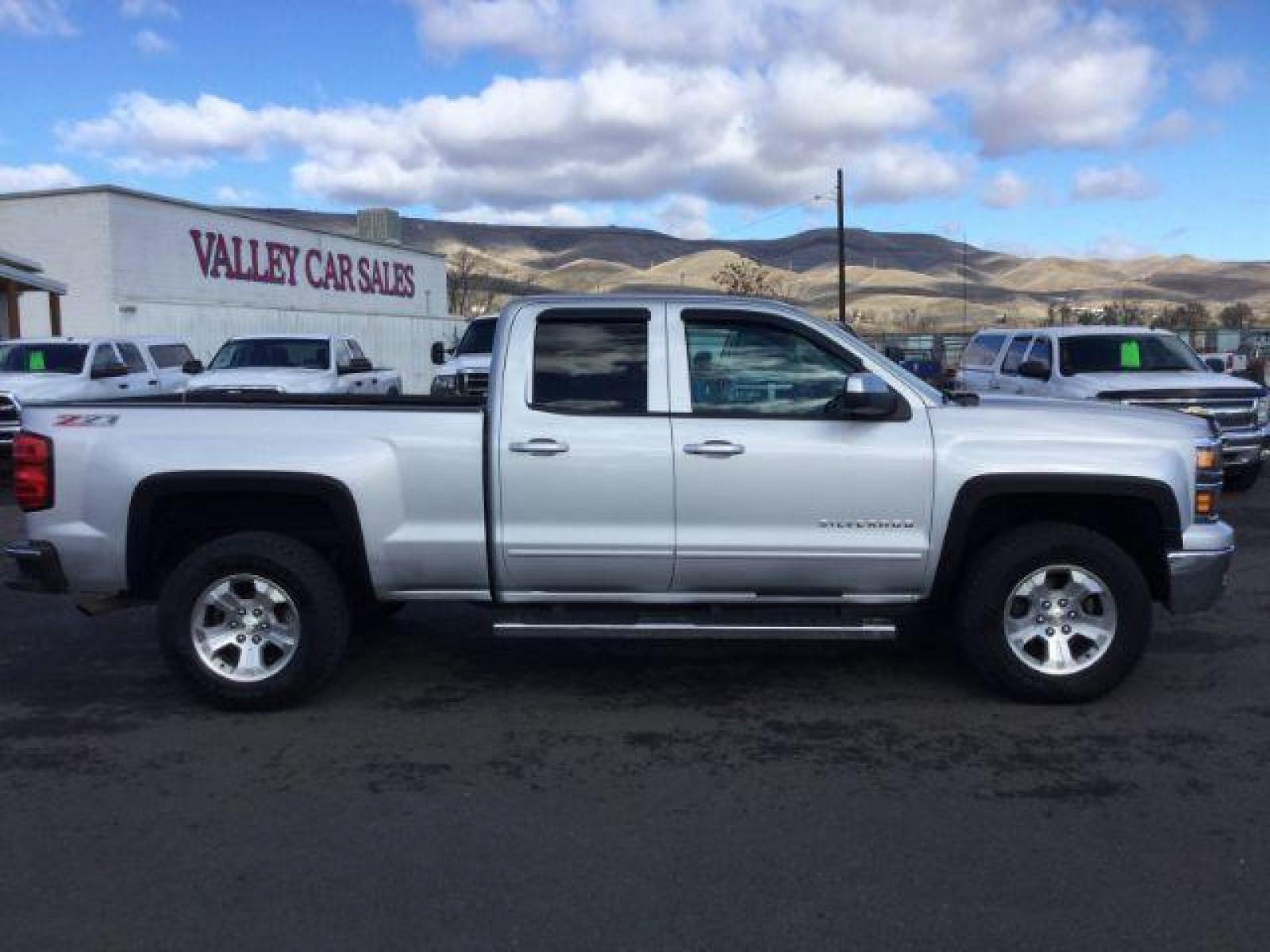 2015 SILVER /Dark Ash Seats w/Jet Black Interior Accents, cloth Chevrolet Silverado 1500 LT Double Cab 4WD (1GCVKREC3FZ) with an 5.3L V8 OHV 16V engine, 6-Speed Automatic transmission, located at 1801 Main Street, Lewiston, 83501, (208) 743-9371, 46.417065, -117.004799 - Photo #15