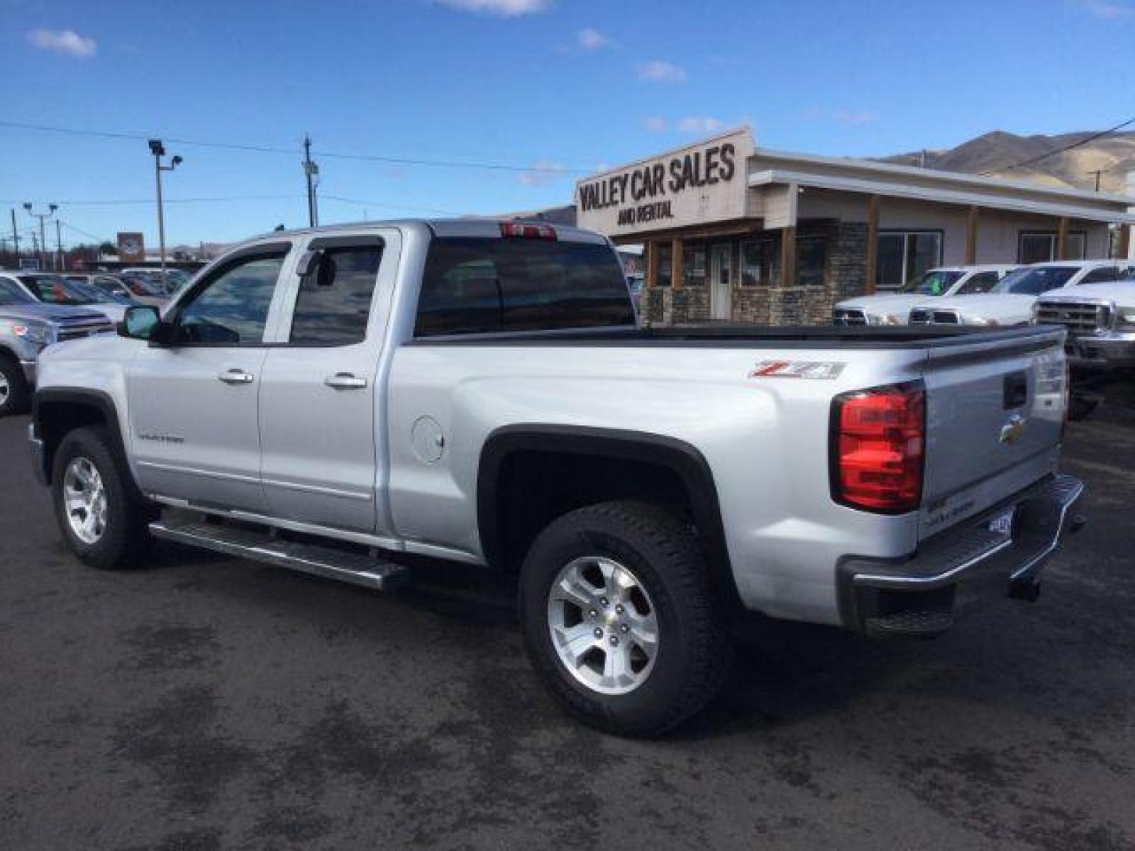 2015 SILVER /Dark Ash Seats w/Jet Black Interior Accents, cloth Chevrolet Silverado 1500 LT Double Cab 4WD (1GCVKREC3FZ) with an 5.3L V8 OHV 16V engine, 6-Speed Automatic transmission, located at 1801 Main Street, Lewiston, 83501, (208) 743-9371, 46.417065, -117.004799 - Photo #2