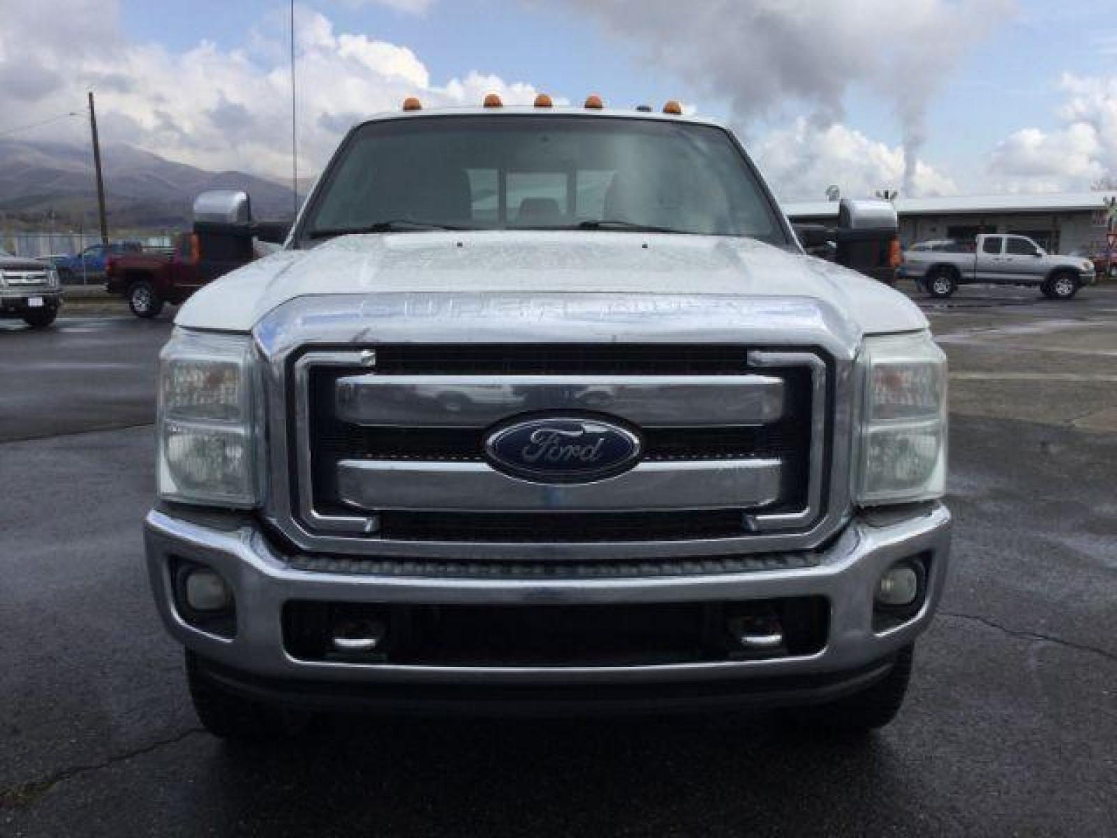 2014 Oxford White /BLACK LEATHER Ford F-350 SD Lariat Crew Cab Long Bed 4WD (1FT8W3BT2EE) with an 6.7L V8 OHV 16V DIESEL engine, 6-Speed Automatic transmission, located at 1801 Main Street, Lewiston, 83501, (208) 743-9371, 46.417065, -117.004799 - Photo #8