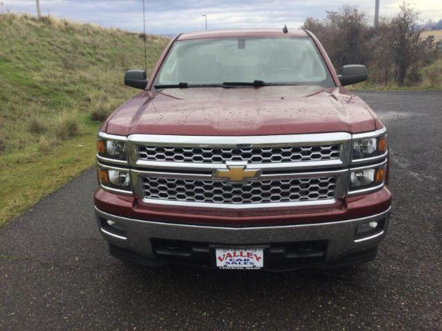 2014 Deep Ruby Metallic /Jet Black Chevrolet Silverado 1500 1LT Crew Cab 4WD (3GCUKREC4EG) with an 5.3L V8 OHV 16V engine, 6-Speed Automatic transmission, located at 1801 Main Street, Lewiston, 83501, (208) 743-9371, 46.417065, -117.004799 - Photo#9