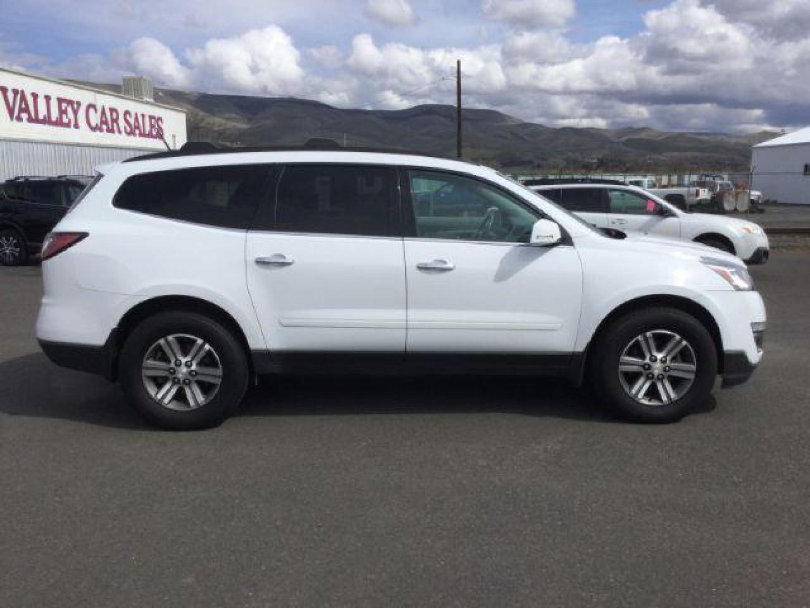 2017 Summit White Chevrolet Traverse 2LT AWD (1GNKVHKD6HJ) with an 3.6L V6 DOHC 24V engine, 6-Speed Automatic transmission, located at 1801 Main Street, Lewiston, 83501, (208) 743-9371, 46.417065, -117.004799 - Photo #9