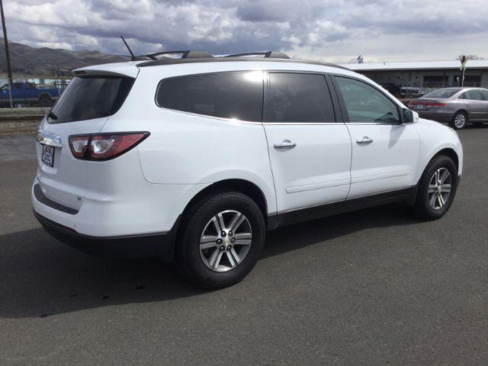 2017 Summit White Chevrolet Traverse 2LT AWD (1GNKVHKD6HJ) with an 3.6L V6 DOHC 24V engine, 6-Speed Automatic transmission, located at 1801 Main Street, Lewiston, 83501, (208) 743-9371, 46.417065, -117.004799 - Photo #10