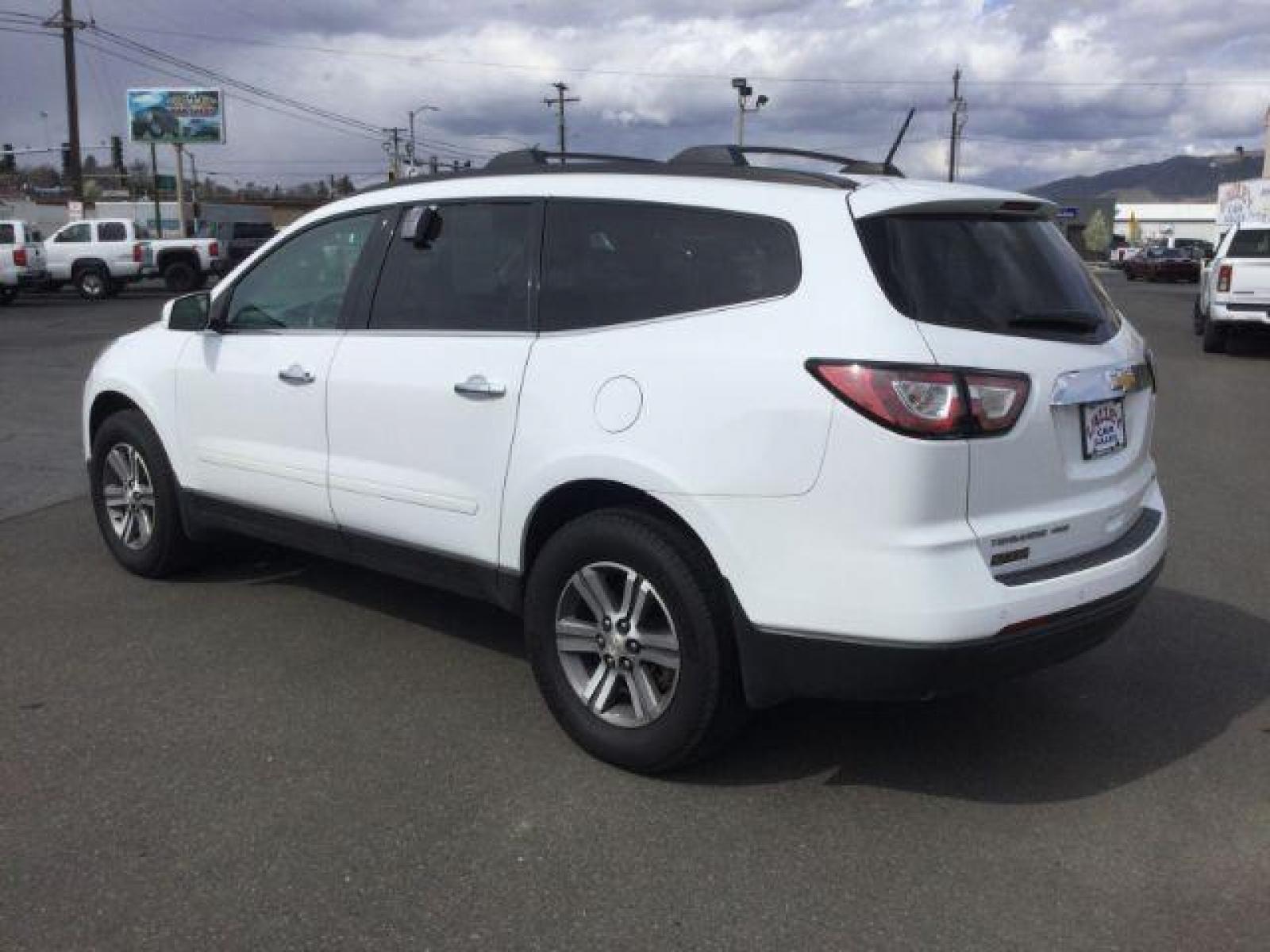 2017 Summit White Chevrolet Traverse 2LT AWD (1GNKVHKD6HJ) with an 3.6L V6 DOHC 24V engine, 6-Speed Automatic transmission, located at 1801 Main Street, Lewiston, 83501, (208) 743-9371, 46.417065, -117.004799 - Photo #3