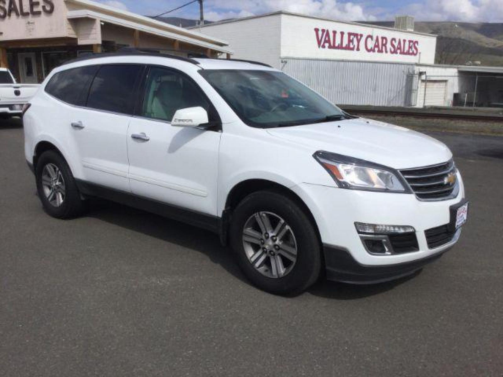2017 Summit White Chevrolet Traverse 2LT AWD (1GNKVHKD6HJ) with an 3.6L V6 DOHC 24V engine, 6-Speed Automatic transmission, located at 1801 Main Street, Lewiston, 83501, (208) 743-9371, 46.417065, -117.004799 - Photo #8