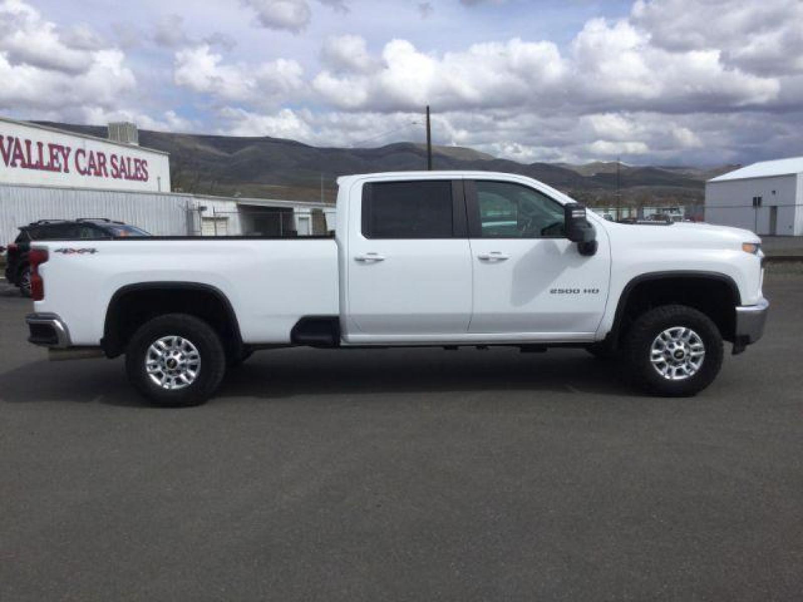 2020 Summit White /Gideon/Very Dark Atmosphere, leather Chevrolet Silverado 2500HD LT Crew Cab Long Box 4WD (1GC4YNEY5LF) with an 6.6L V8 OHV 16V DIESEL engine, 6-Speed Automatic transmission, located at 1801 Main Street, Lewiston, 83501, (208) 743-9371, 46.417065, -117.004799 - Photo #10