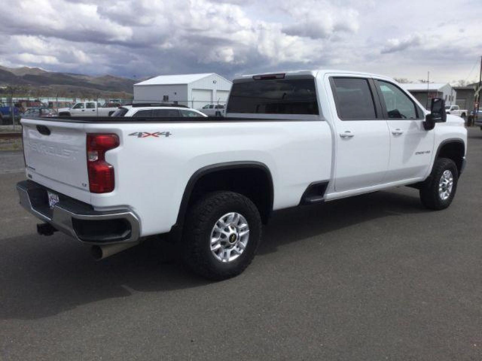 2020 Summit White /Gideon/Very Dark Atmosphere, leather Chevrolet Silverado 2500HD LT Crew Cab Long Box 4WD (1GC4YNEY5LF) with an 6.6L V8 OHV 16V DIESEL engine, 6-Speed Automatic transmission, located at 1801 Main Street, Lewiston, 83501, (208) 743-9371, 46.417065, -117.004799 - Photo #11