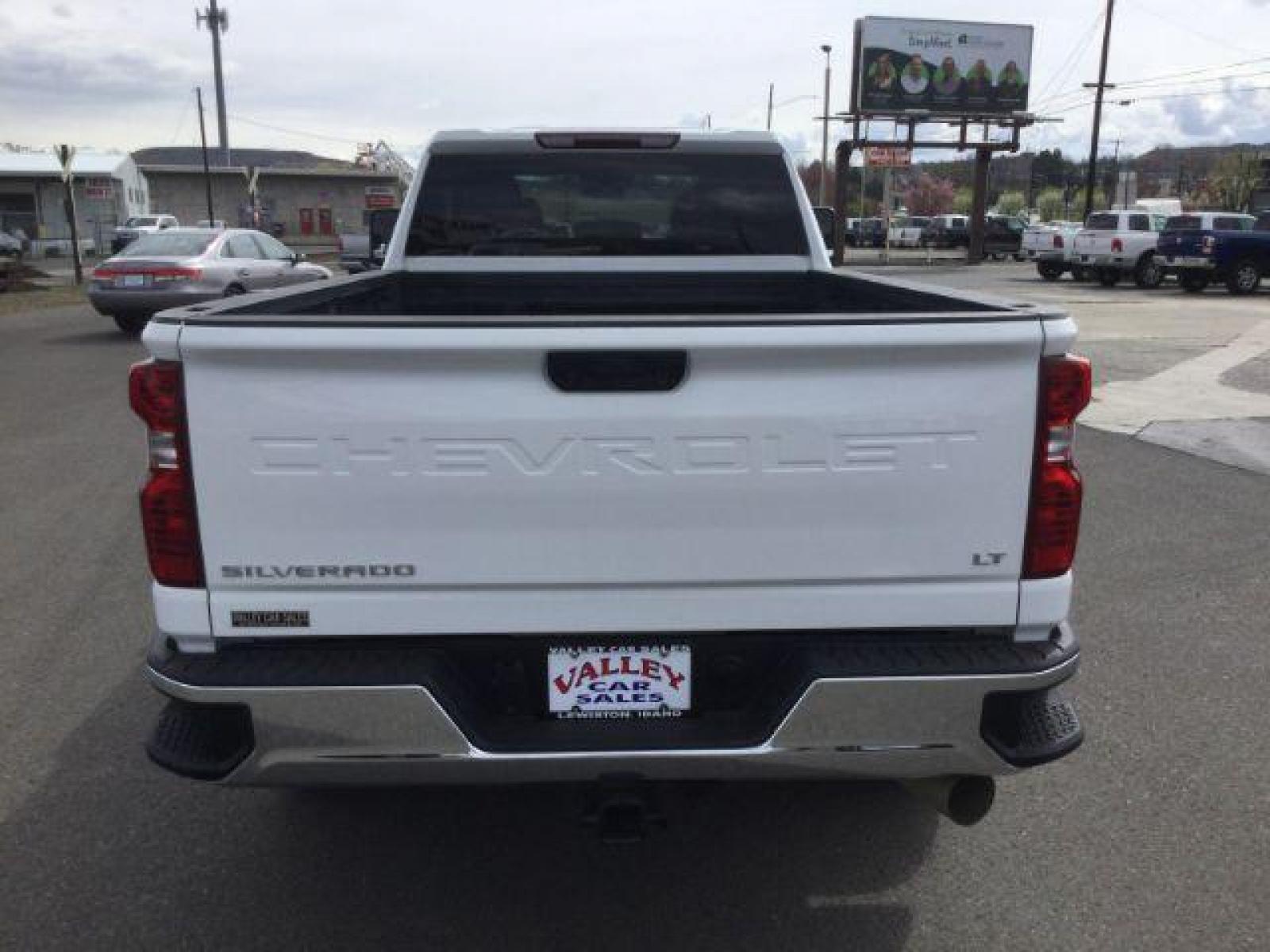 2020 Summit White /Gideon/Very Dark Atmosphere, leather Chevrolet Silverado 2500HD LT Crew Cab Long Box 4WD (1GC4YNEY5LF) with an 6.6L V8 OHV 16V DIESEL engine, 6-Speed Automatic transmission, located at 1801 Main Street, Lewiston, 83501, (208) 743-9371, 46.417065, -117.004799 - Photo #12