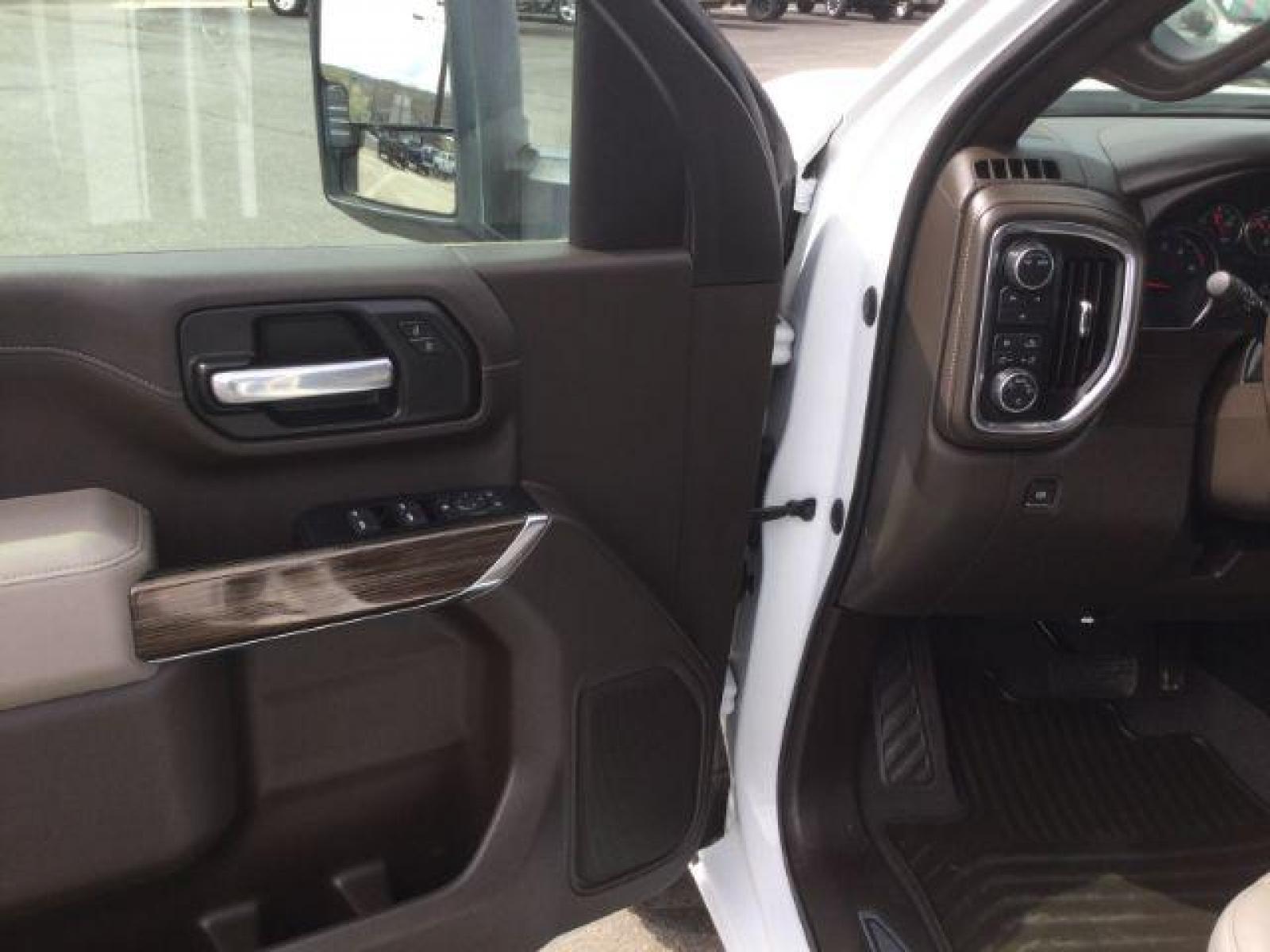 2020 Summit White /Gideon/Very Dark Atmosphere, leather Chevrolet Silverado 2500HD LT Crew Cab Long Box 4WD (1GC4YNEY5LF) with an 6.6L V8 OHV 16V DIESEL engine, 6-Speed Automatic transmission, located at 1801 Main Street, Lewiston, 83501, (208) 743-9371, 46.417065, -117.004799 - Photo #21