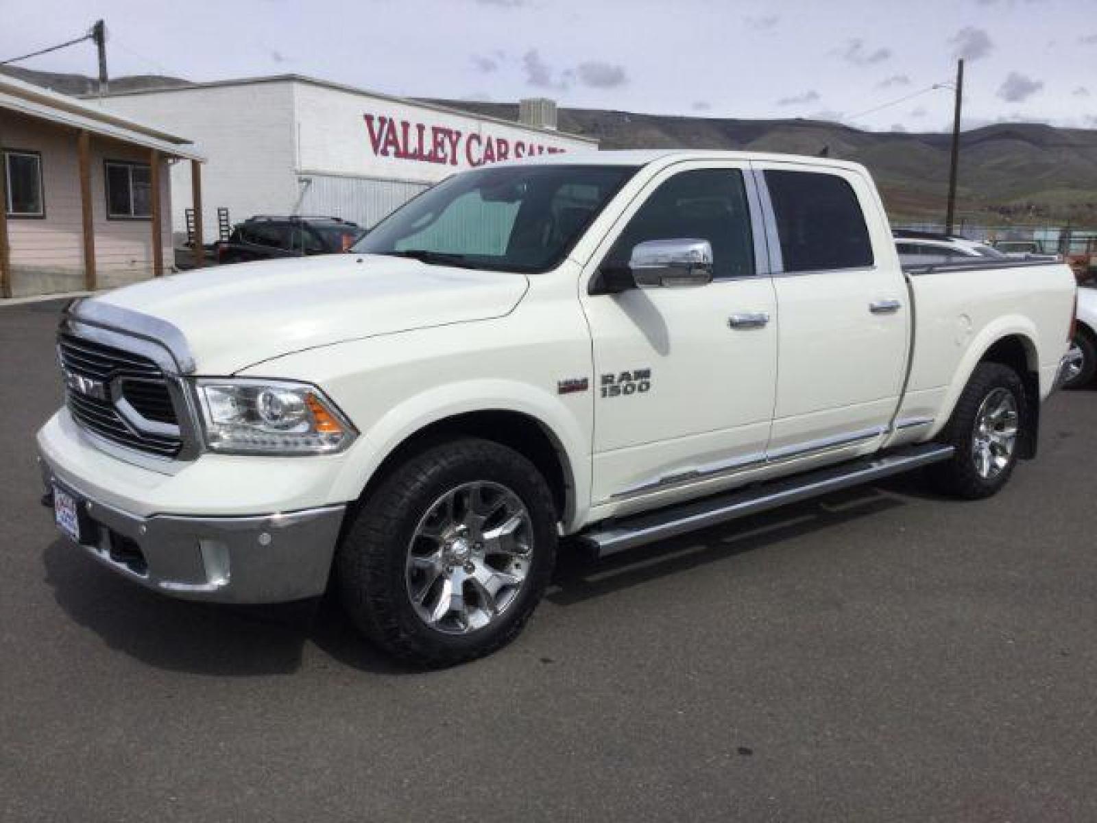 2018 Pearl White Clearcoat /BLACK LEATHER RAM 1500 Limited Crew Cab LWB 4WD (1C6RR7WT1JS) with an 5.7L V8 OHV 16V engine, 8-Speed Automatic transmission, located at 1801 Main Street, Lewiston, 83501, (208) 743-9371, 46.417065, -117.004799 - Photo #0