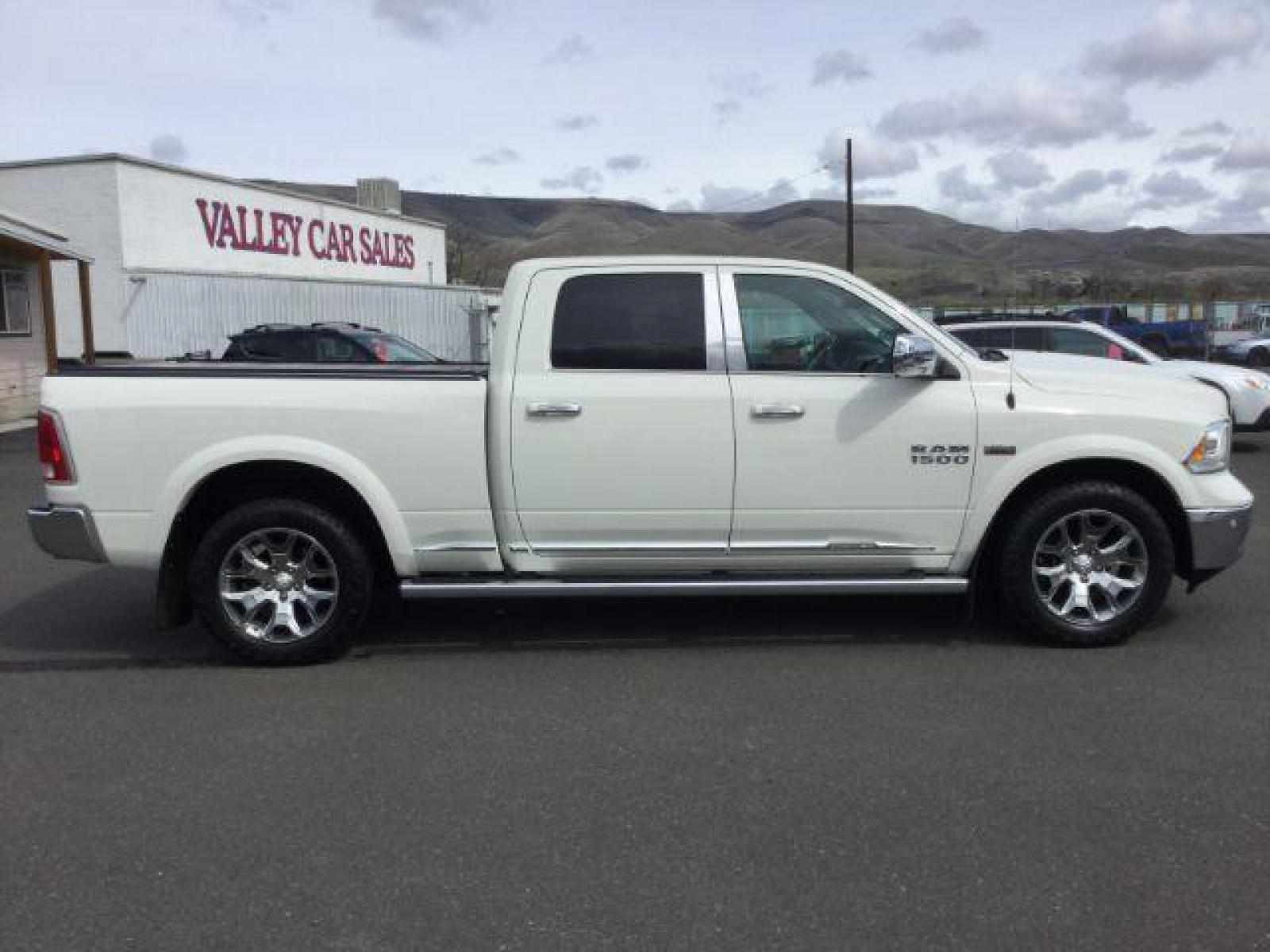 2018 Pearl White Clearcoat /BLACK LEATHER RAM 1500 Limited Crew Cab LWB 4WD (1C6RR7WT1JS) with an 5.7L V8 OHV 16V engine, 8-Speed Automatic transmission, located at 1801 Main Street, Lewiston, 83501, (208) 743-9371, 46.417065, -117.004799 - Photo #9