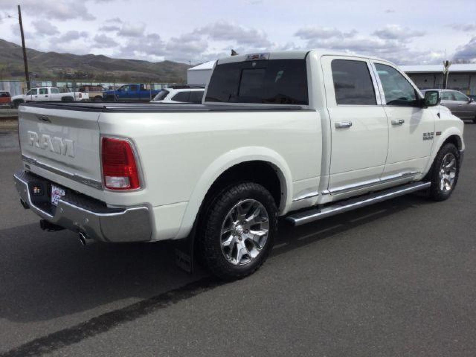 2018 Pearl White Clearcoat /BLACK LEATHER RAM 1500 Limited Crew Cab LWB 4WD (1C6RR7WT1JS) with an 5.7L V8 OHV 16V engine, 8-Speed Automatic transmission, located at 1801 Main Street, Lewiston, 83501, (208) 743-9371, 46.417065, -117.004799 - Photo #10
