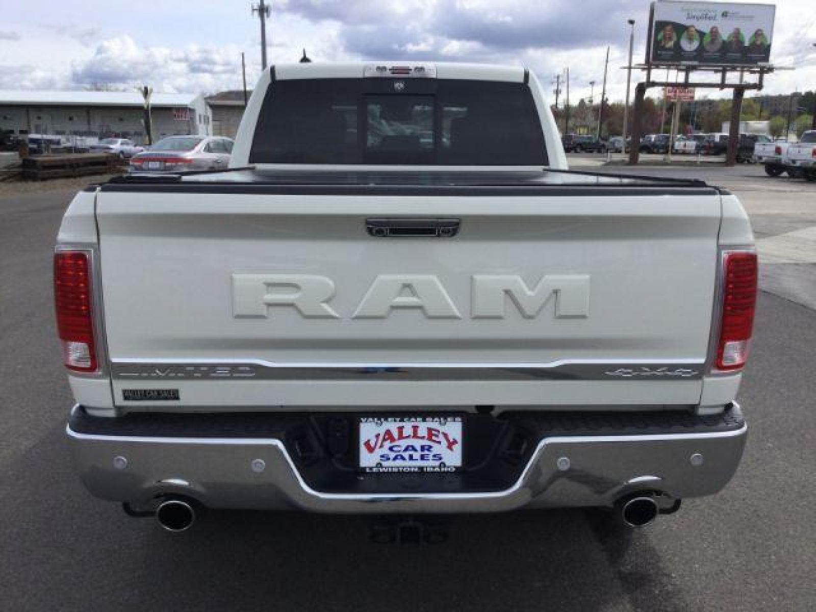 2018 Pearl White Clearcoat /BLACK LEATHER RAM 1500 Limited Crew Cab LWB 4WD (1C6RR7WT1JS) with an 5.7L V8 OHV 16V engine, 8-Speed Automatic transmission, located at 1801 Main Street, Lewiston, 83501, (208) 743-9371, 46.417065, -117.004799 - Photo #16