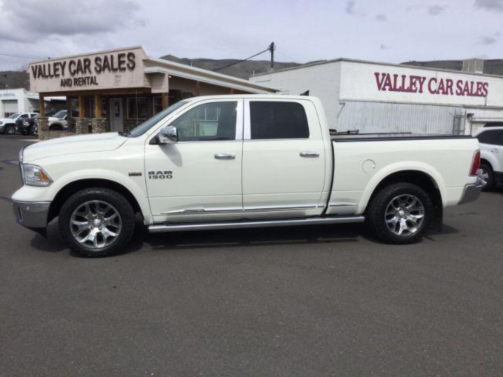 2018 Pearl White Clearcoat /BLACK LEATHER RAM 1500 Limited Crew Cab LWB 4WD (1C6RR7WT1JS) with an 5.7L V8 OHV 16V engine, 8-Speed Automatic transmission, located at 1801 Main Street, Lewiston, 83501, (208) 743-9371, 46.417065, -117.004799 - Photo #1