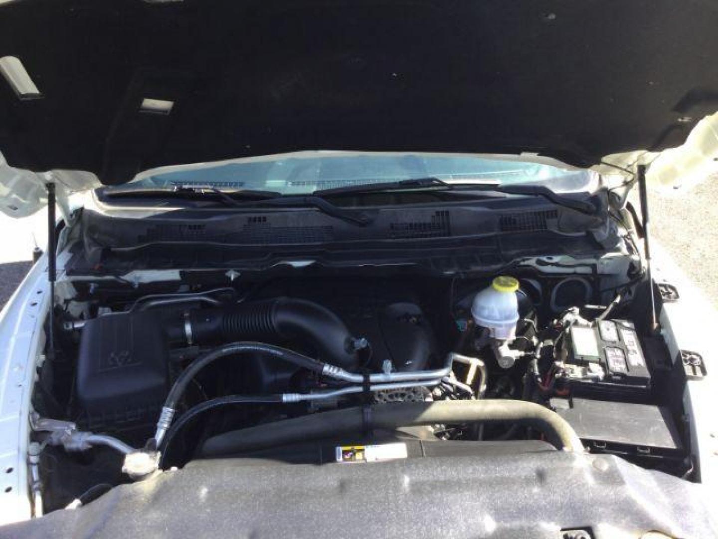 2018 Pearl White /Canyon Brown/Light Frost Beige, premium leather RAM 1500 LIMITED CREW CAB LWB 4X4 (1C6RR7WT1JS) with an 5.7L V8 OHV 16V engine, 8-Speed Automatic transmission, located at 1801 Main Street, Lewiston, 83501, (208) 743-9371, 46.417065, -117.004799 - Photo#23