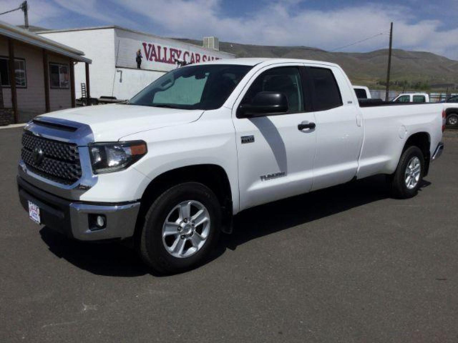 2019 Super White /Graphite, cloth Toyota Tundra SR5 5.7L V8 Double Cab 4WD Long Bed (5TFCY5F14KX) with an 5.7L V8 DOHC 32V engine, 6-Speed Automatic transmission, located at 1801 Main Street, Lewiston, 83501, (208) 743-9371, 46.417065, -117.004799 - Photo #0