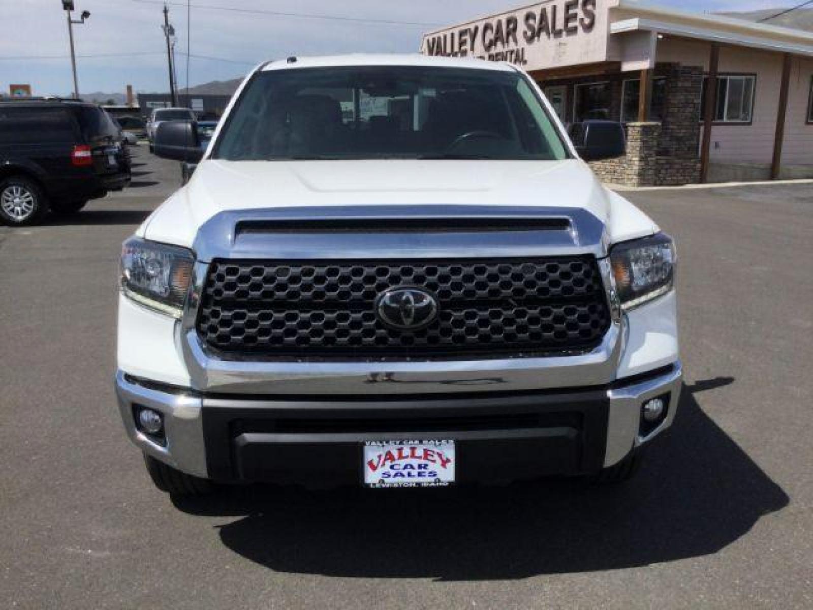 2019 Super White /Graphite, cloth Toyota Tundra SR5 5.7L V8 Double Cab 4WD Long Bed (5TFCY5F14KX) with an 5.7L V8 DOHC 32V engine, 6-Speed Automatic transmission, located at 1801 Main Street, Lewiston, 83501, (208) 743-9371, 46.417065, -117.004799 - Photo #9