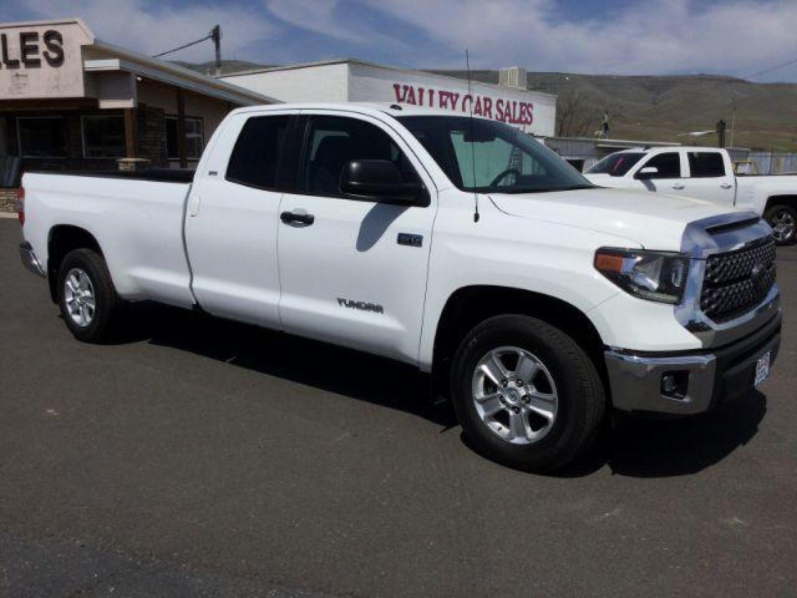 2019 Super White /Graphite, cloth Toyota Tundra SR5 5.7L V8 Double Cab 4WD Long Bed (5TFCY5F14KX) with an 5.7L V8 DOHC 32V engine, 6-Speed Automatic transmission, located at 1801 Main Street, Lewiston, 83501, (208) 743-9371, 46.417065, -117.004799 - Photo #10