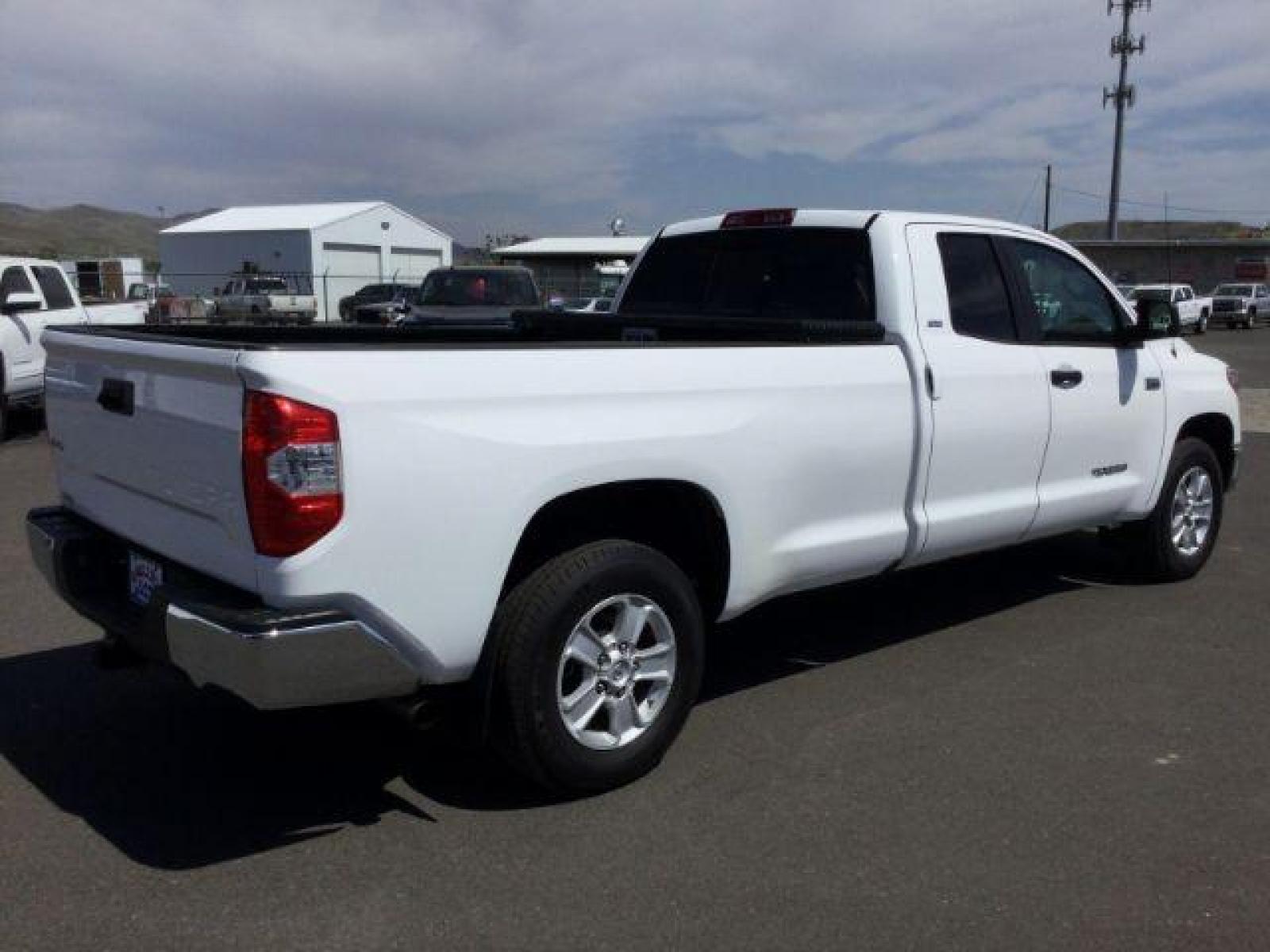 2019 Super White /Graphite, cloth Toyota Tundra SR5 5.7L V8 Double Cab 4WD Long Bed (5TFCY5F14KX) with an 5.7L V8 DOHC 32V engine, 6-Speed Automatic transmission, located at 1801 Main Street, Lewiston, 83501, (208) 743-9371, 46.417065, -117.004799 - Photo #12