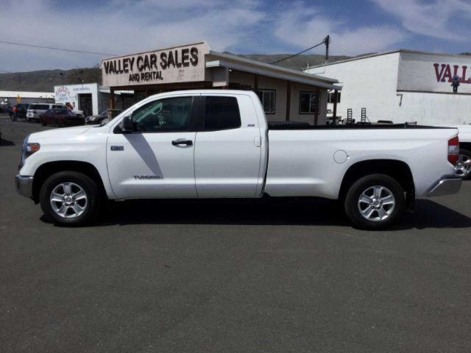 2019 Super White /Graphite, cloth Toyota Tundra SR5 5.7L V8 Double Cab 4WD Long Bed (5TFCY5F14KX) with an 5.7L V8 DOHC 32V engine, 6-Speed Automatic transmission, located at 1801 Main Street, Lewiston, 83501, (208) 743-9371, 46.417065, -117.004799 - Photo #1