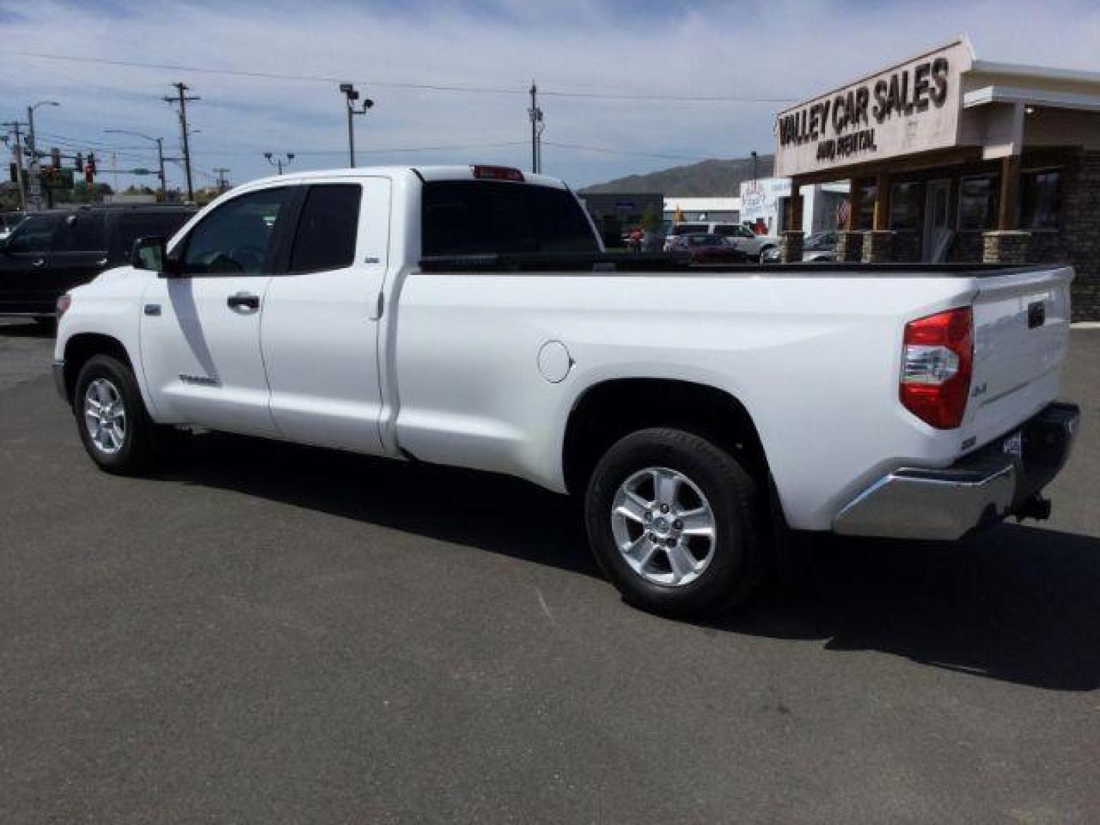 2019 Super White /Graphite, cloth Toyota Tundra SR5 5.7L V8 Double Cab 4WD Long Bed (5TFCY5F14KX) with an 5.7L V8 DOHC 32V engine, 6-Speed Automatic transmission, located at 1801 Main Street, Lewiston, 83501, (208) 743-9371, 46.417065, -117.004799 - Photo #2