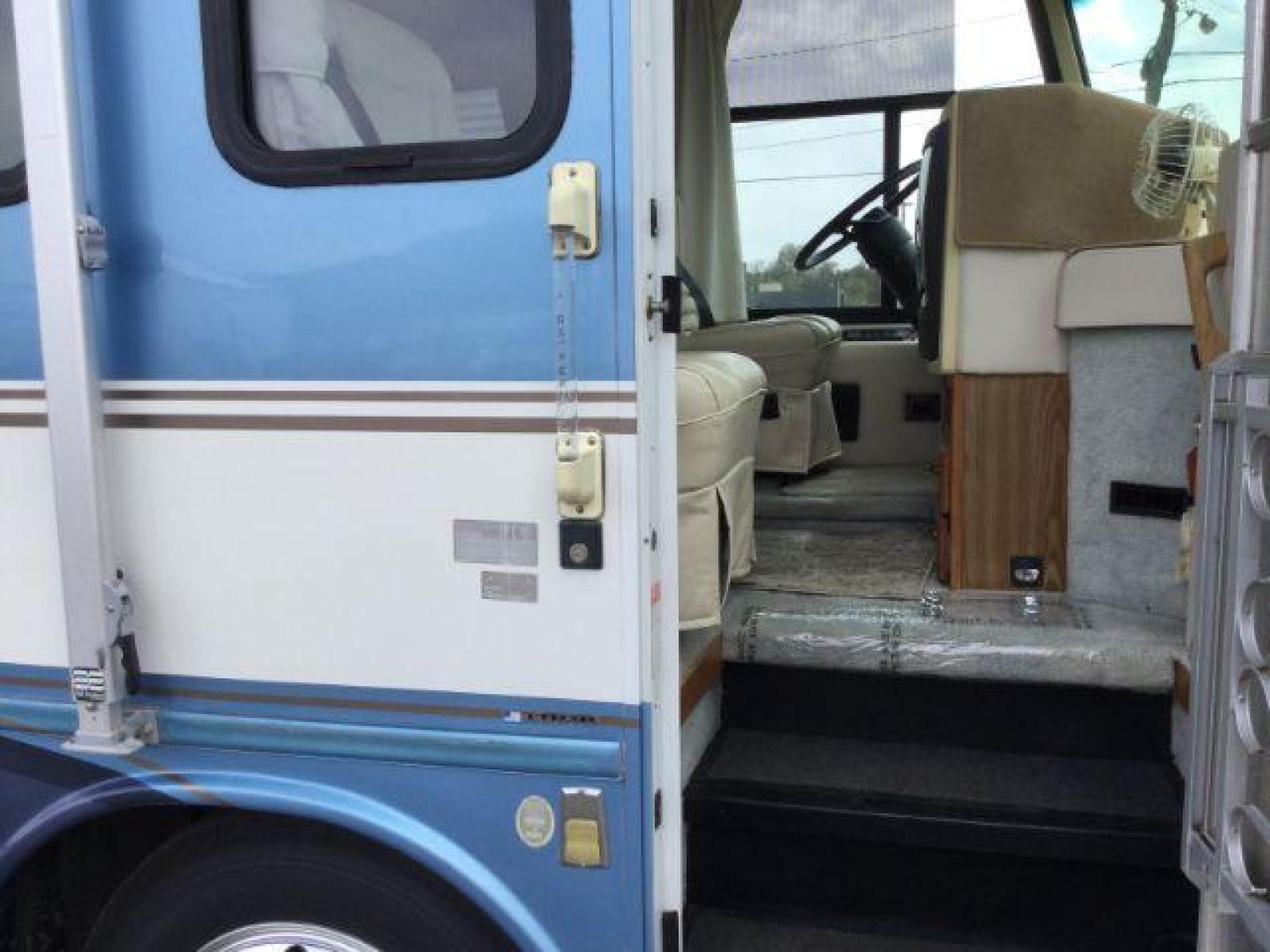 1999 BLUE AIRSTREAM MH Cutter 35ft Diesel (4UZ6XJCAXXC) with an 7.2L L6 DIESEL engine, 6-Speed Automatic transmission, located at 1801 Main Street, Lewiston, 83501, (208) 743-9371, 46.417065, -117.004799 - Recent Maintenance - New Tires, New Batteries, Fuel Filters, Transmission service. - Photo #10