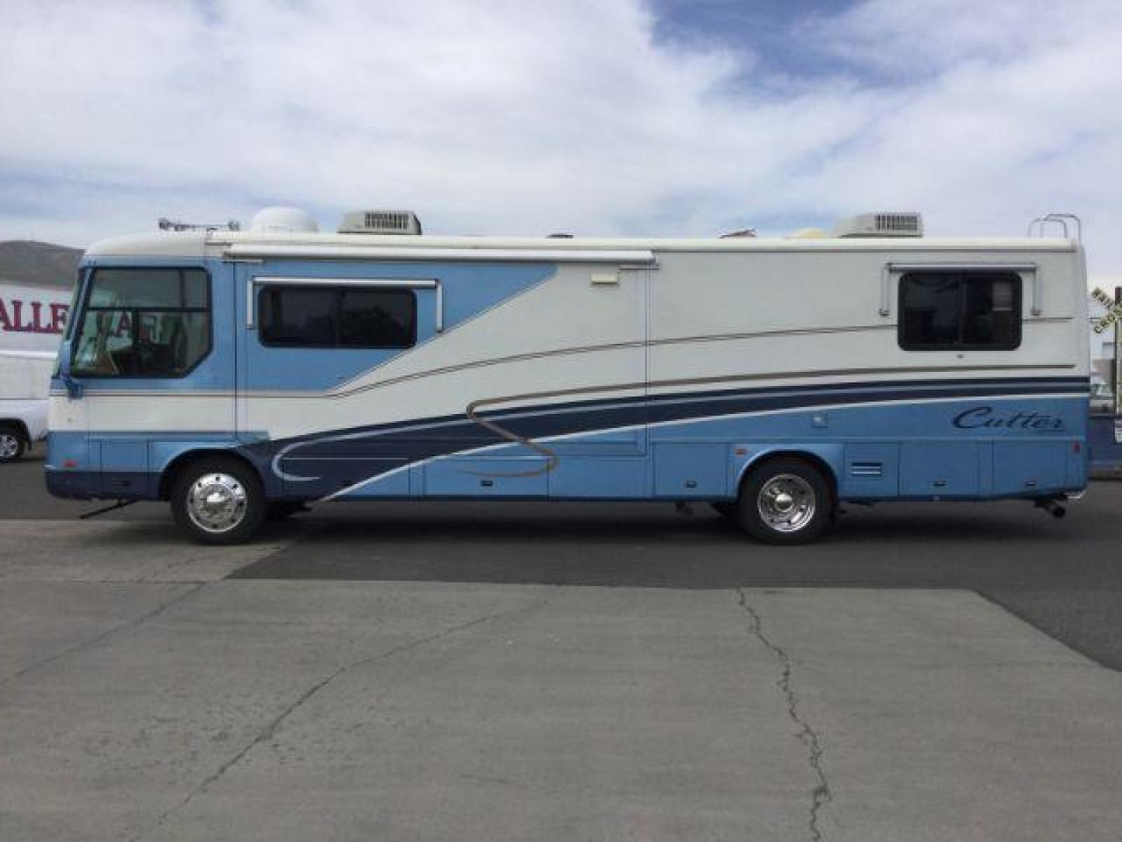 1999 BLUE AIRSTREAM MH Cutter 35ft Diesel (4UZ6XJCAXXC) with an 7.2L L6 DIESEL engine, 6-Speed Automatic transmission, located at 1801 Main Street, Lewiston, 83501, (208) 743-9371, 46.417065, -117.004799 - Recent Maintenance - New Tires, New Batteries, Fuel Filters, Transmission service. - Photo #14