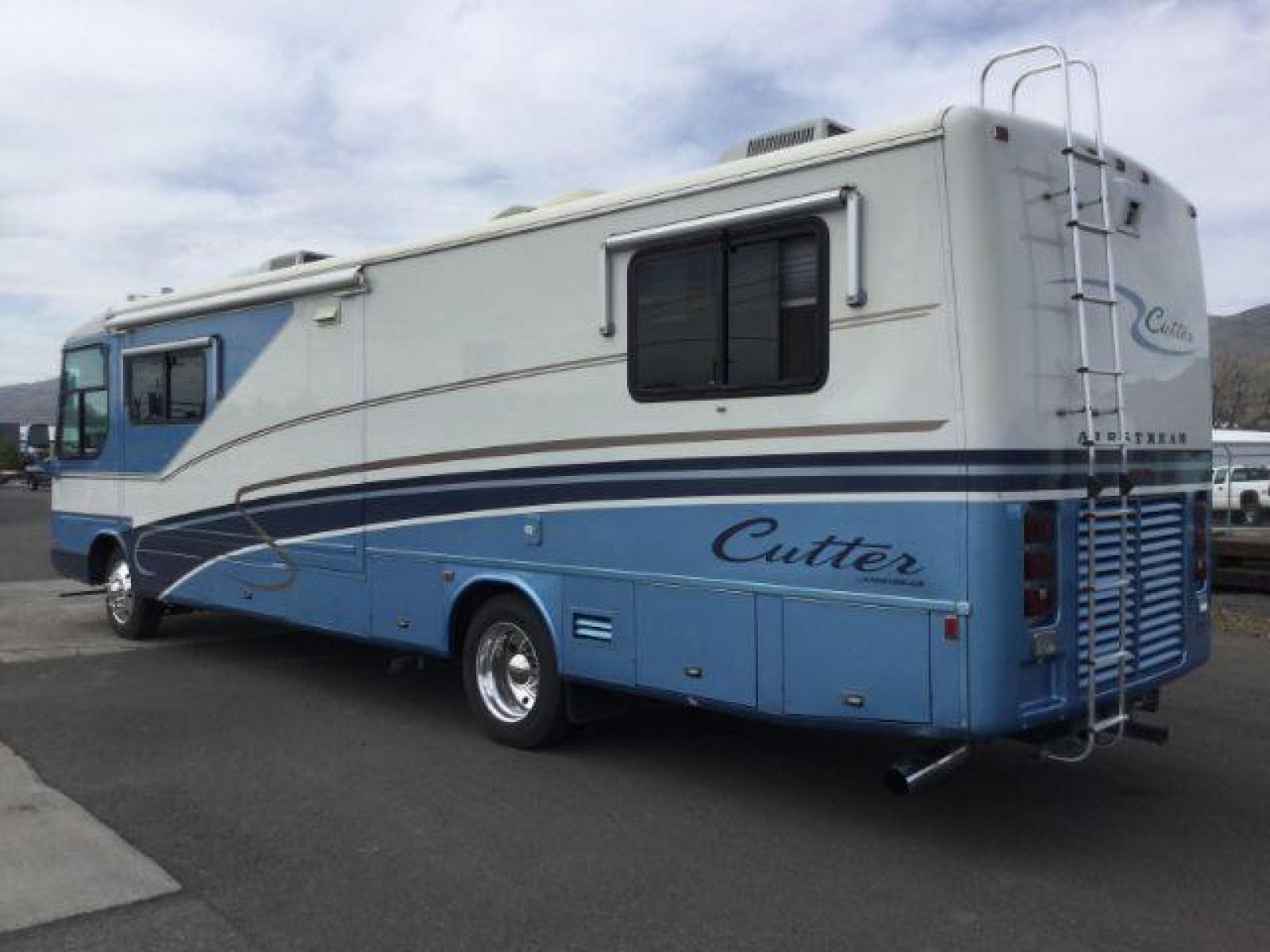 1999 BLUE AIRSTREAM MH Cutter 35ft Diesel (4UZ6XJCAXXC) with an 7.2L L6 DIESEL engine, 6-Speed Automatic transmission, located at 1801 Main Street, Lewiston, 83501, (208) 743-9371, 46.417065, -117.004799 - Recent Maintenance - New Tires, New Batteries, Fuel Filters, Transmission service. - Photo #15