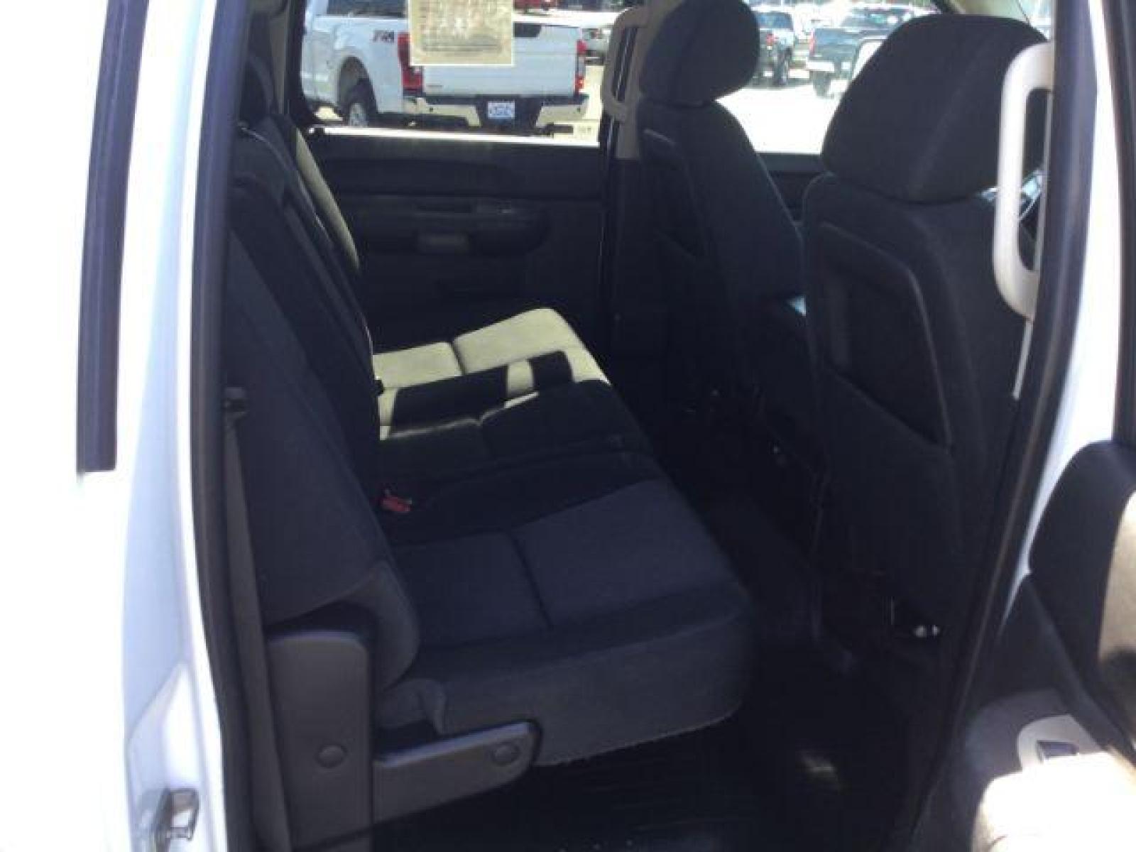 2013 Summit White /Ebony Cloth Interior Chevrolet Silverado 2500HD LT Crew Cab 4WD (1GC1KXCG7DF) with an 6.0L V8 OHV 16V FFV engine, 6-Speed Automatic transmission, located at 1801 Main Street, Lewiston, 83501, (208) 743-9371, 46.417065, -117.004799 - Photo #13