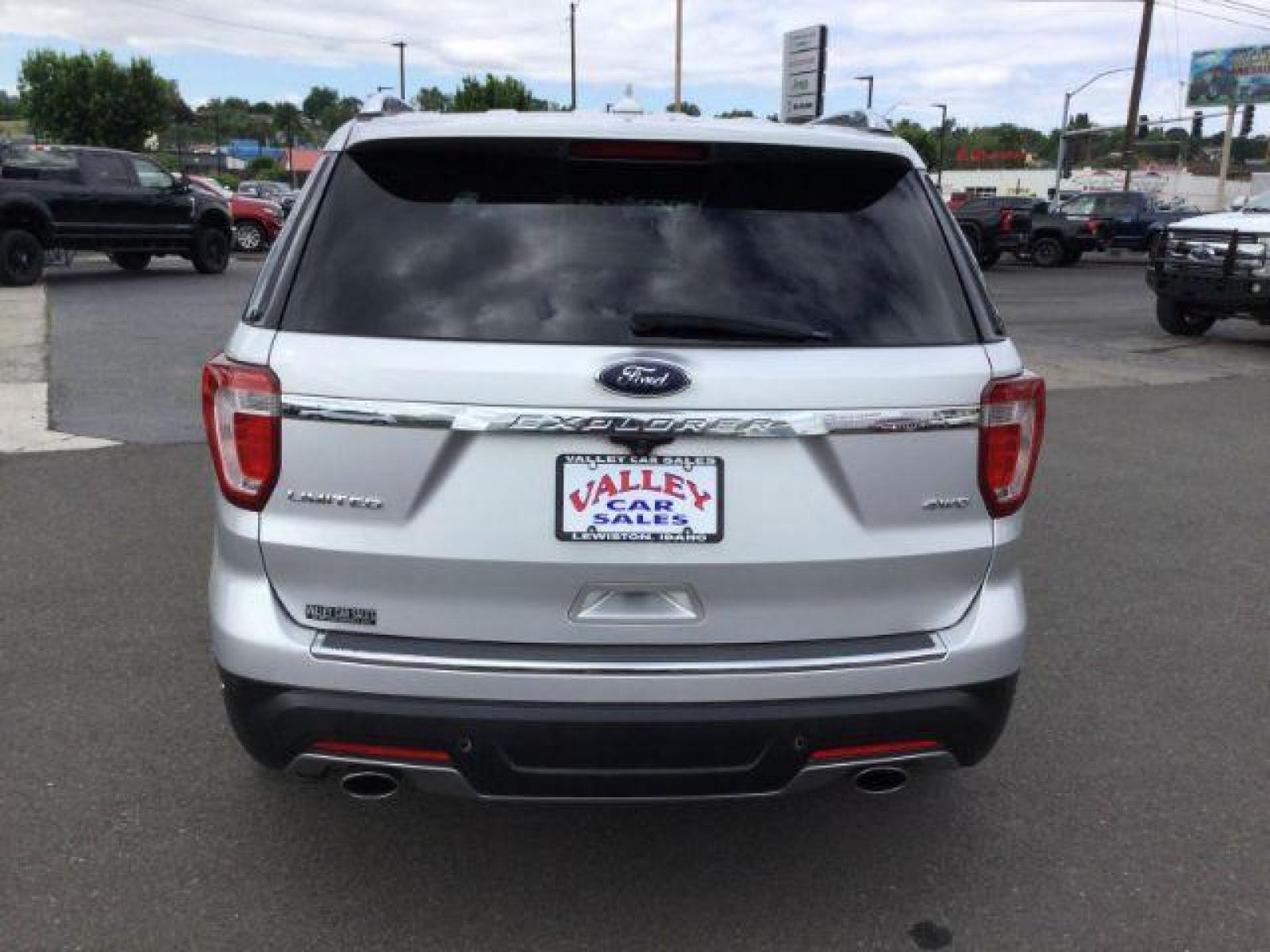 2018 silver /black leather Ford Explorer Limited 4WD (1FM5K8F83JG) with an 3.5L V6 DOHC 24V engine, 6-Speed Automatic transmission, located at 1801 Main Street, Lewiston, 83501, (208) 743-9371, 46.417065, -117.004799 - Photo #10