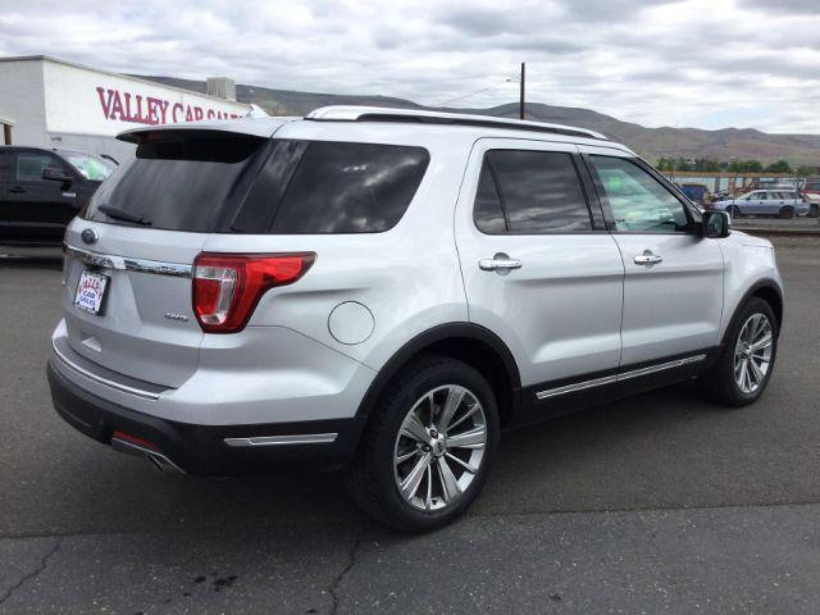 2018 silver /black leather Ford Explorer Limited 4WD (1FM5K8F83JG) with an 3.5L V6 DOHC 24V engine, 6-Speed Automatic transmission, located at 1801 Main Street, Lewiston, 83501, (208) 743-9371, 46.417065, -117.004799 - Photo #20