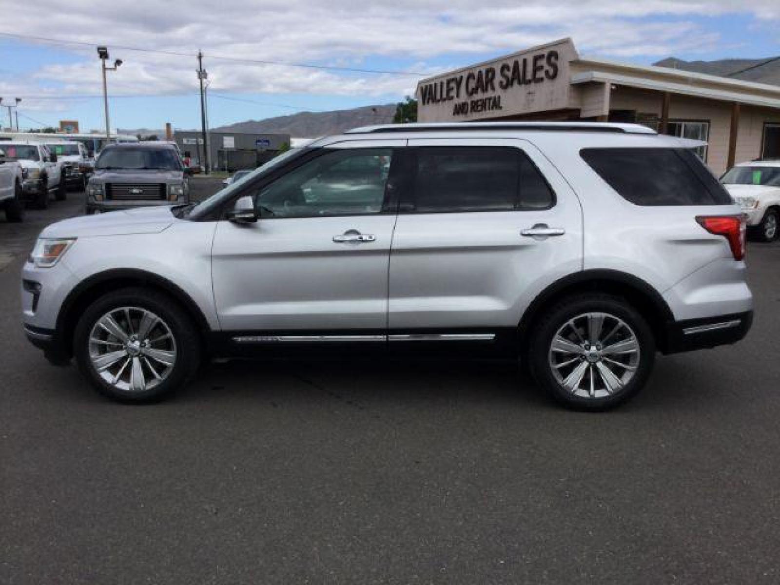 2018 silver /black leather Ford Explorer Limited 4WD (1FM5K8F83JG) with an 3.5L V6 DOHC 24V engine, 6-Speed Automatic transmission, located at 1801 Main Street, Lewiston, 83501, (208) 743-9371, 46.417065, -117.004799 - Photo #2