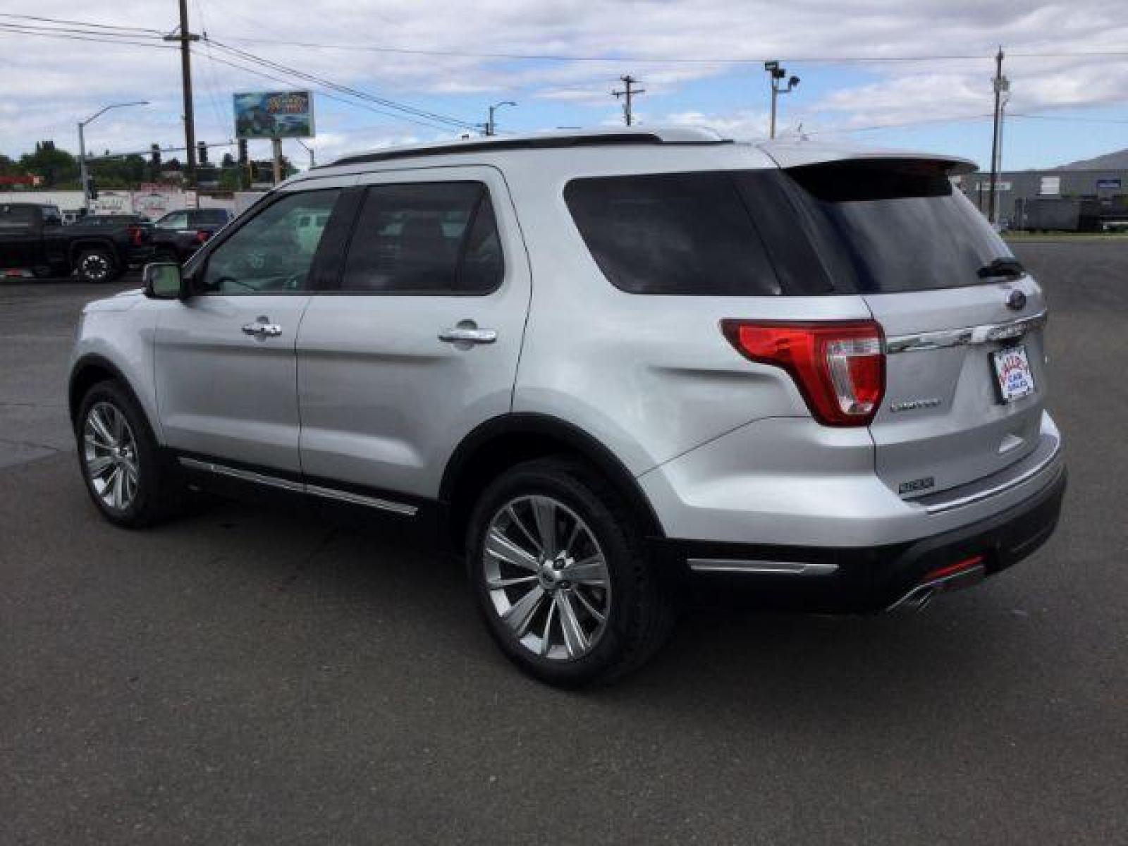 2018 silver /black leather Ford Explorer Limited 4WD (1FM5K8F83JG) with an 3.5L V6 DOHC 24V engine, 6-Speed Automatic transmission, located at 1801 Main Street, Lewiston, 83501, (208) 743-9371, 46.417065, -117.004799 - Photo #3