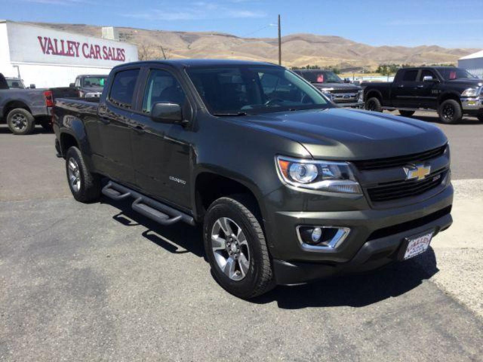 2018 Deepwood Green Metallic /Jet Black, leatherette/cloth Chevrolet Colorado Z71 Crew Cab 4WD Long Box (1GCGTDEN8J1) with an 3.6L V6 DOHC 24V GAS engine, 6-Speed Automatic transmission, located at 1801 Main Street, Lewiston, 83501, (208) 743-9371, 46.417065, -117.004799 - Photo #12