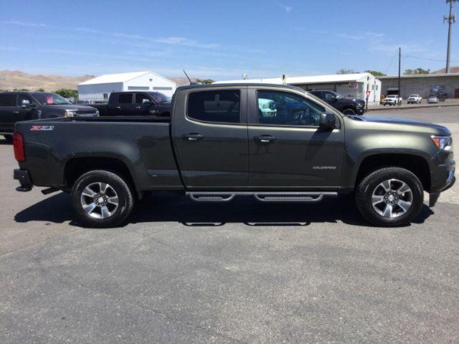 2018 Deepwood Green Metallic /Jet Black, leatherette/cloth Chevrolet Colorado Z71 Crew Cab 4WD Long Box (1GCGTDEN8J1) with an 3.6L V6 DOHC 24V GAS engine, 6-Speed Automatic transmission, located at 1801 Main Street, Lewiston, 83501, (208) 743-9371, 46.417065, -117.004799 - Photo #13