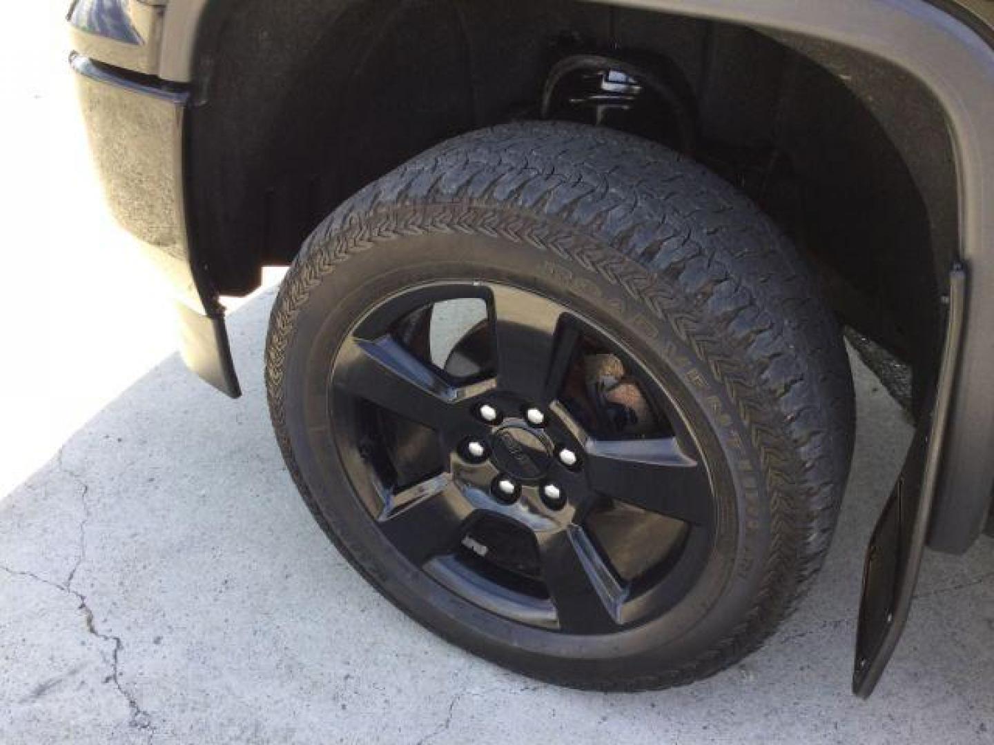 2017 Onyx Black /Dark Ash Seats w/Jet Black Interior Accents, cloth GMC Sierra 1500 SLE Crew Cab Short Box 4WD (3GTU2MEC1HG) with an 5.3L V8 OHV 16V engine, 6-Speed Automatic transmission, located at 1801 Main Street, Lewiston, 83501, (208) 743-9371, 46.417065, -117.004799 - Photo#19