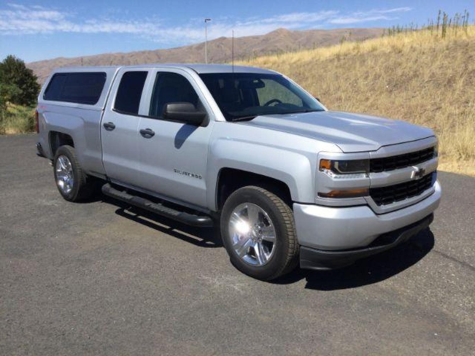 2017 Silver Ice Metallic /GRAY CLOTH Chevrolet Silverado 1500 Custom Double Cab 4WD (1GCVKPEC8HZ) with an 5.3L V8 OHV 16V engine, 6-Speed Automatic transmission, located at 1801 Main Street, Lewiston, 83501, (208) 743-9371, 46.417065, -117.004799 - Photo #10
