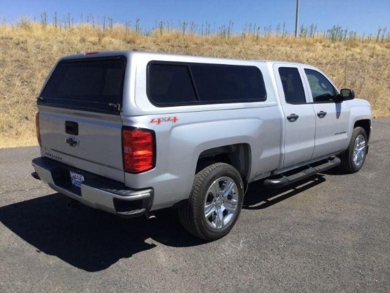 2017 Silver Ice Metallic /GRAY CLOTH Chevrolet Silverado 1500 Custom Double Cab 4WD (1GCVKPEC8HZ) with an 5.3L V8 OHV 16V engine, 6-Speed Automatic transmission, located at 1801 Main Street, Lewiston, 83501, (208) 743-9371, 46.417065, -117.004799 - Photo #13