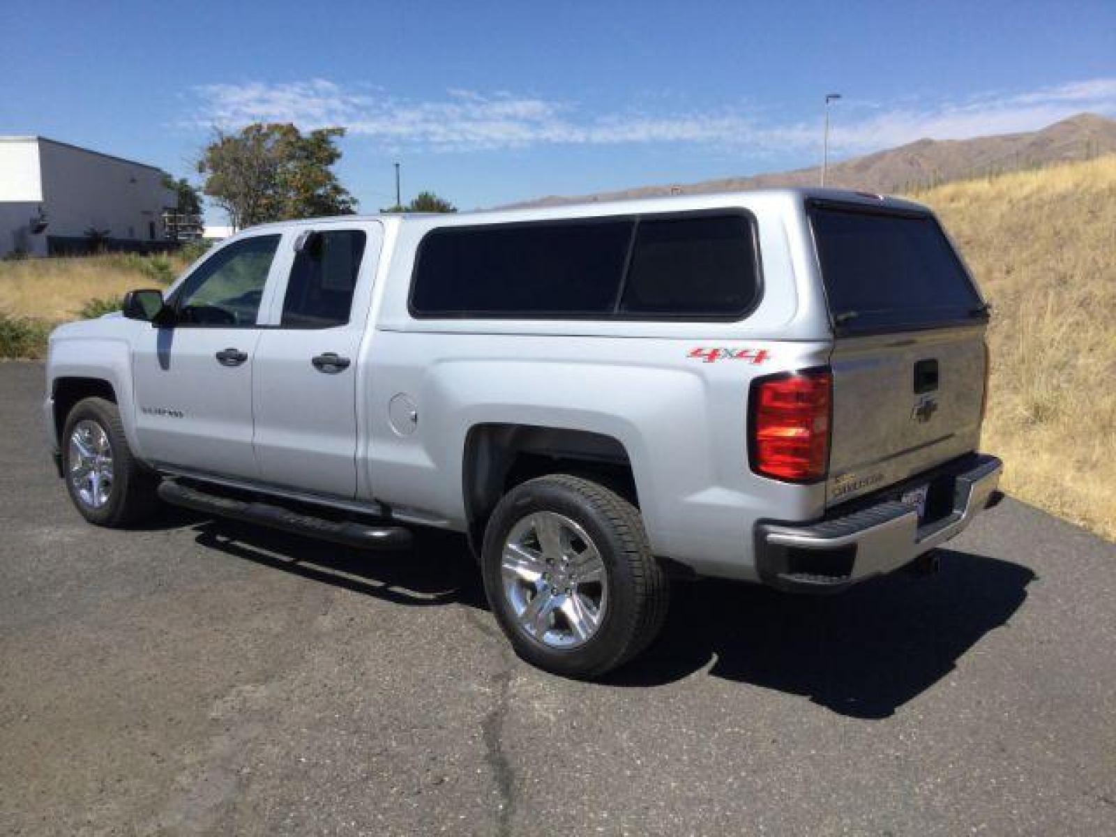 2017 Silver Ice Metallic /GRAY CLOTH Chevrolet Silverado 1500 Custom Double Cab 4WD (1GCVKPEC8HZ) with an 5.3L V8 OHV 16V engine, 6-Speed Automatic transmission, located at 1801 Main Street, Lewiston, 83501, (208) 743-9371, 46.417065, -117.004799 - Photo #2