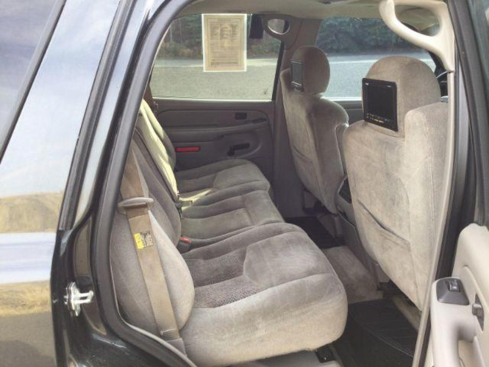 2005 Dark Gray Metallic /Tan/Neutral Cloth Interior Chevrolet Tahoe 2WD (1GNEC13T05R) with an 5.3L V8 OHV 16V engine, 4-Speed Automatic transmission, located at 1801 Main Street, Lewiston, 83501, (208) 743-9371, 46.417065, -117.004799 - Photo #10