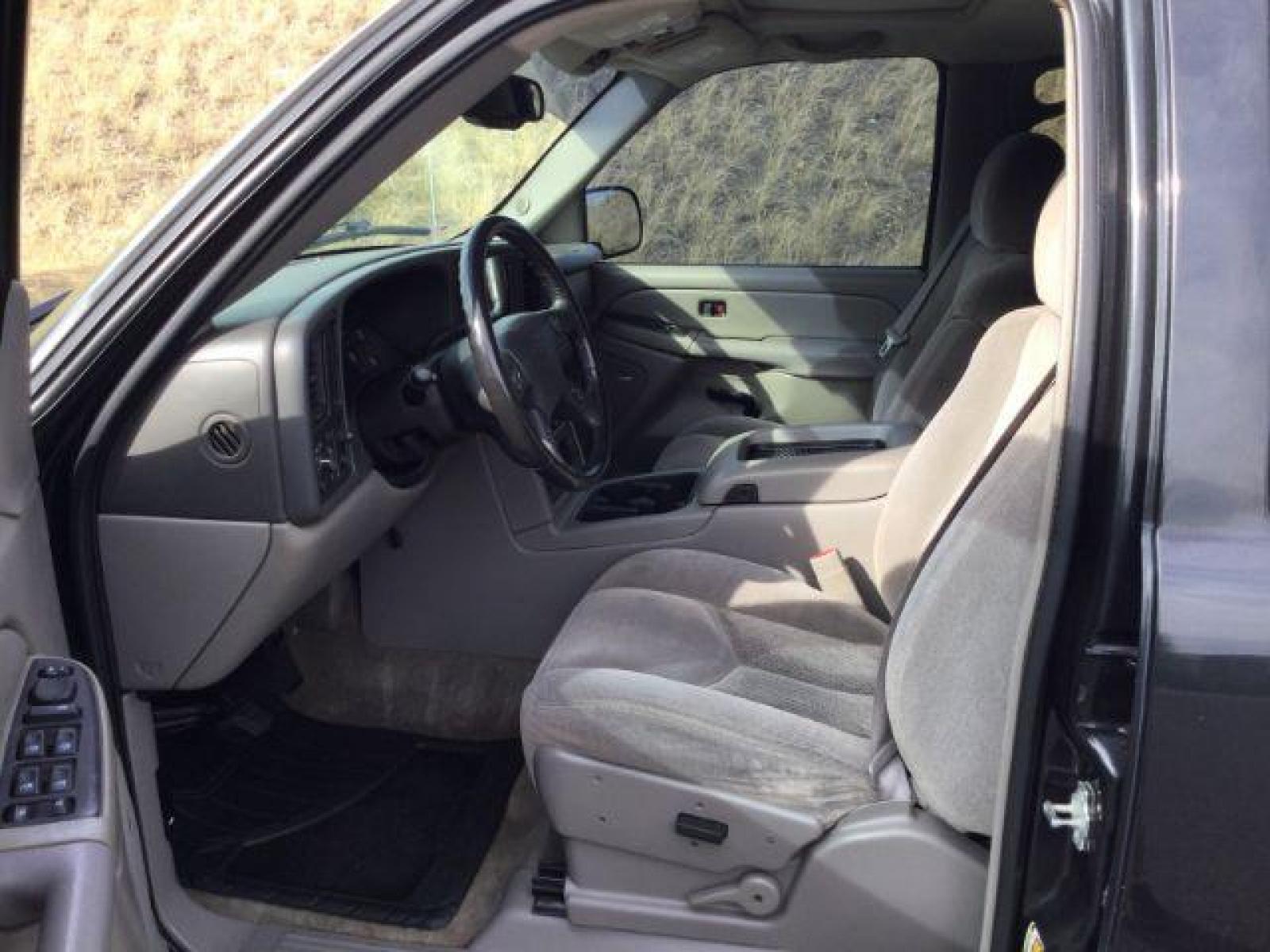 2005 Dark Gray Metallic /Tan/Neutral Cloth Interior Chevrolet Tahoe 2WD (1GNEC13T05R) with an 5.3L V8 OHV 16V engine, 4-Speed Automatic transmission, located at 1801 Main Street, Lewiston, 83501, (208) 743-9371, 46.417065, -117.004799 - Photo #12