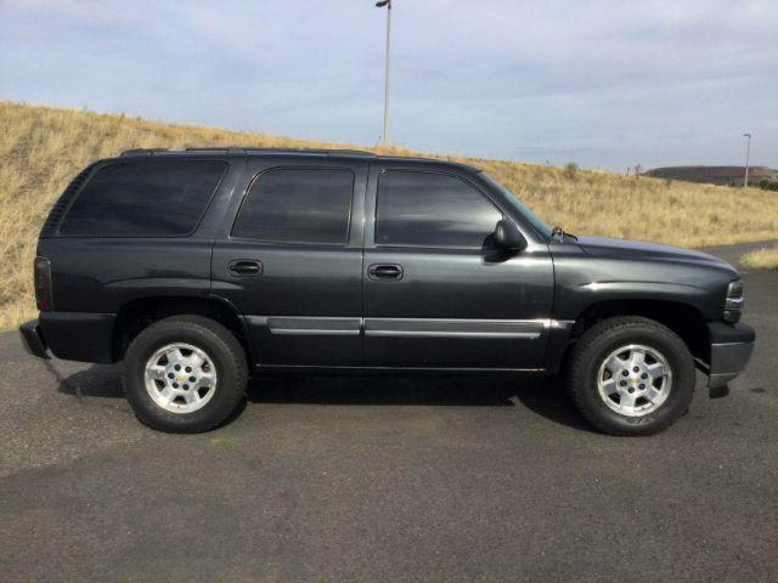 2005 Dark Gray Metallic /Tan/Neutral Cloth Interior Chevrolet Tahoe 2WD (1GNEC13T05R) with an 5.3L V8 OHV 16V engine, 4-Speed Automatic transmission, located at 1801 Main Street, Lewiston, 83501, (208) 743-9371, 46.417065, -117.004799 - Photo #16