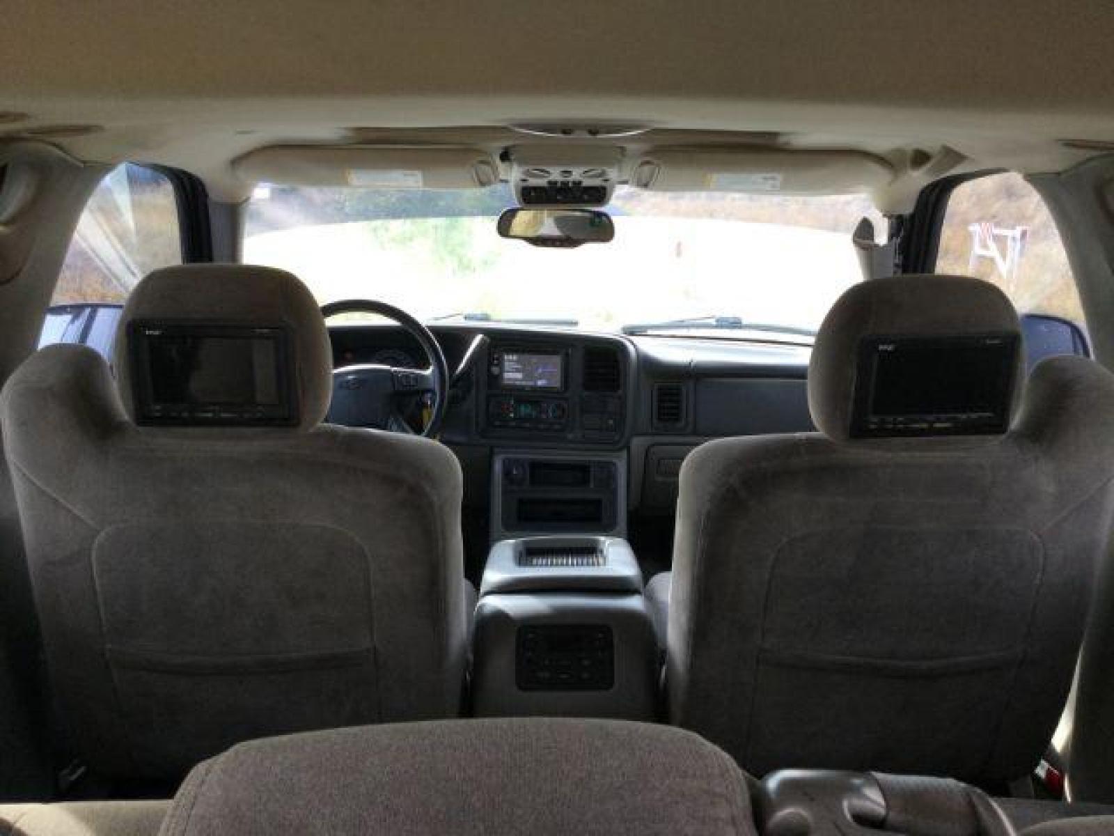 2005 Dark Gray Metallic /Tan/Neutral Cloth Interior Chevrolet Tahoe 2WD (1GNEC13T05R) with an 5.3L V8 OHV 16V engine, 4-Speed Automatic transmission, located at 1801 Main Street, Lewiston, 83501, (208) 743-9371, 46.417065, -117.004799 - Photo #4