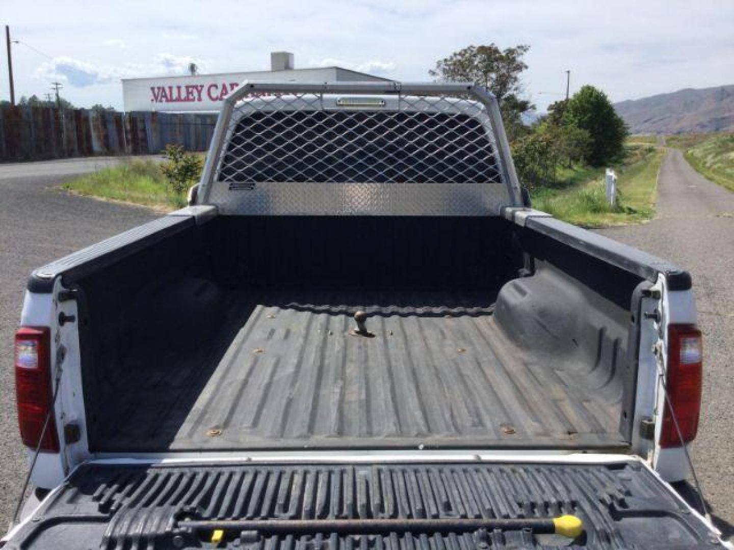 2015 Oxford White/Gray /Black Leather Ford F-350 SD Lariat Crew Cab 4WD (1FT8W3BT2FE) with an 6.7L V8 OHV 16V DIESEL engine, 6-Speed Automatic transmission, located at 1801 Main Street, Lewiston, 83501, (208) 743-9371, 46.417065, -117.004799 - Photo#6