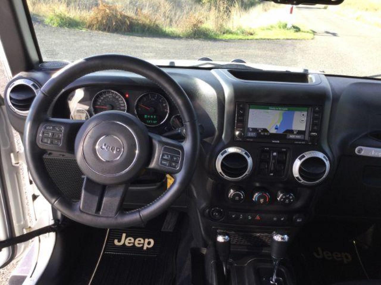 2016 Bright White Clear Coat /Black, leather Jeep Wrangler Unlimited Sahara 4WD (1C4BJWEG3GL) with an 3.6L V6 DOHC 24V FFV engine, 5-Speed Automatic transmission, located at 1801 Main Street, Lewiston, 83501, (208) 743-9371, 46.417065, -117.004799 - Photo #8