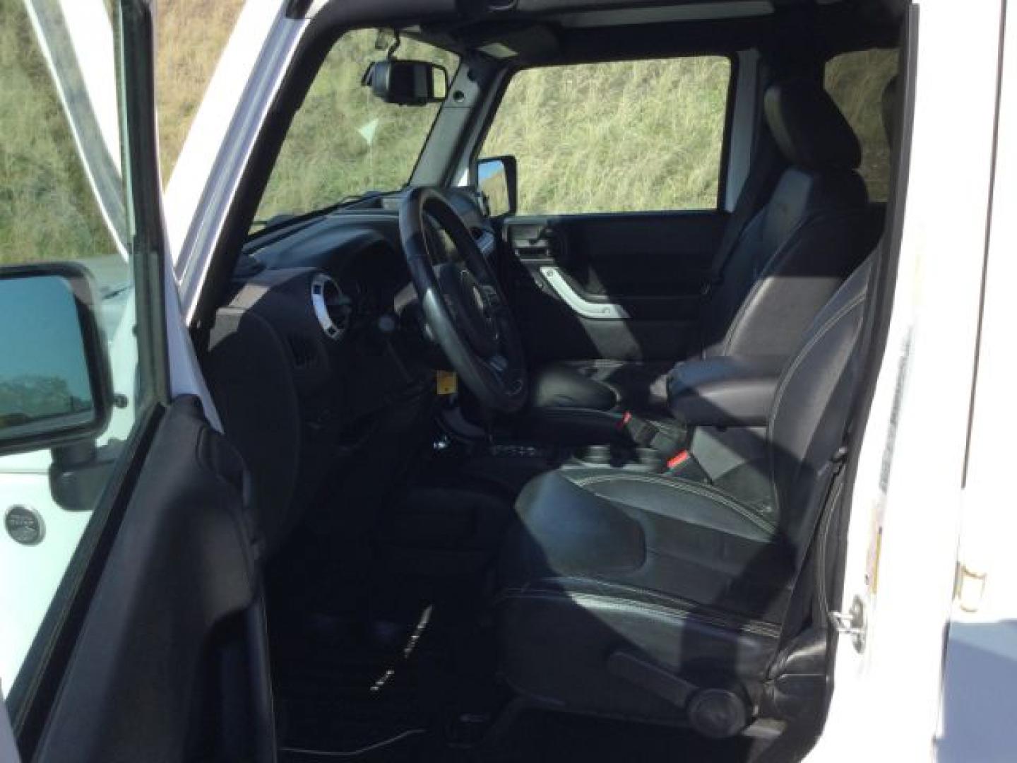 2016 Bright White Clear Coat /Black, leather Jeep Wrangler Unlimited Sahara 4WD (1C4BJWEG3GL) with an 3.6L V6 DOHC 24V FFV engine, 5-Speed Automatic transmission, located at 1801 Main Street, Lewiston, 83501, (208) 743-9371, 46.417065, -117.004799- Photo#5