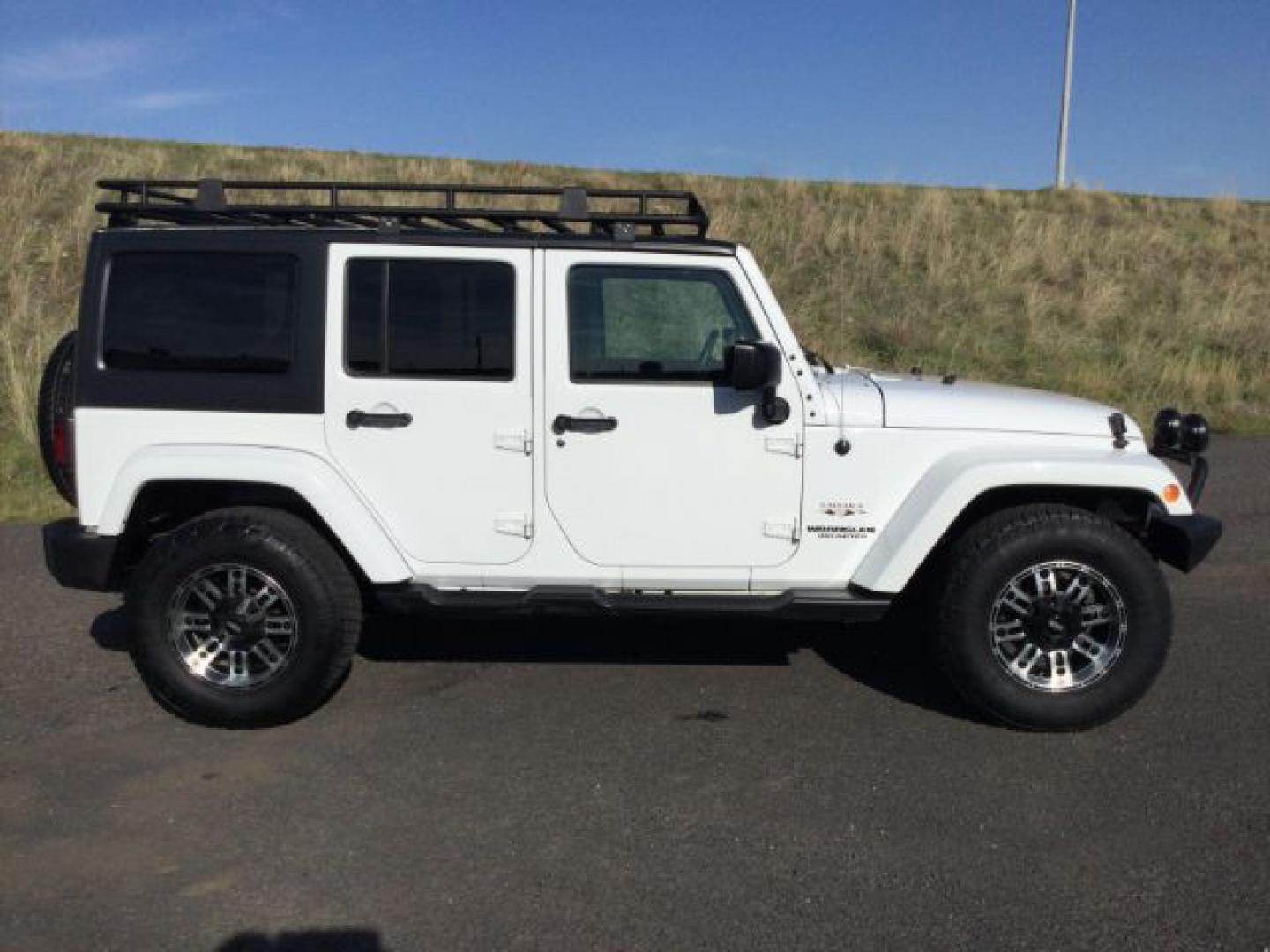 2016 Bright White Clear Coat /Black, leather Jeep Wrangler Unlimited Sahara 4WD (1C4BJWEG3GL) with an 3.6L V6 DOHC 24V FFV engine, 5-Speed Automatic transmission, located at 1801 Main Street, Lewiston, 83501, (208) 743-9371, 46.417065, -117.004799- Photo#16