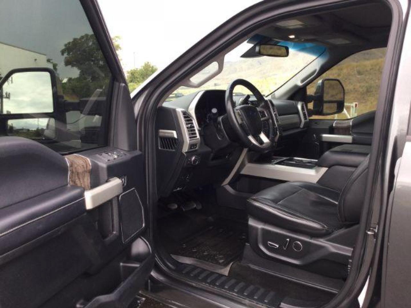 2017 /black leather Ford F-250 SD Lariat Crew Cab 4WD (1FT7W2BT8HE) with an 6.7L V8 OHV 16V DIESEL engine, 6-Speed Automatic transmission, located at 1801 Main Street, Lewiston, 83501, (208) 743-9371, 46.417065, -117.004799 - Photo#3