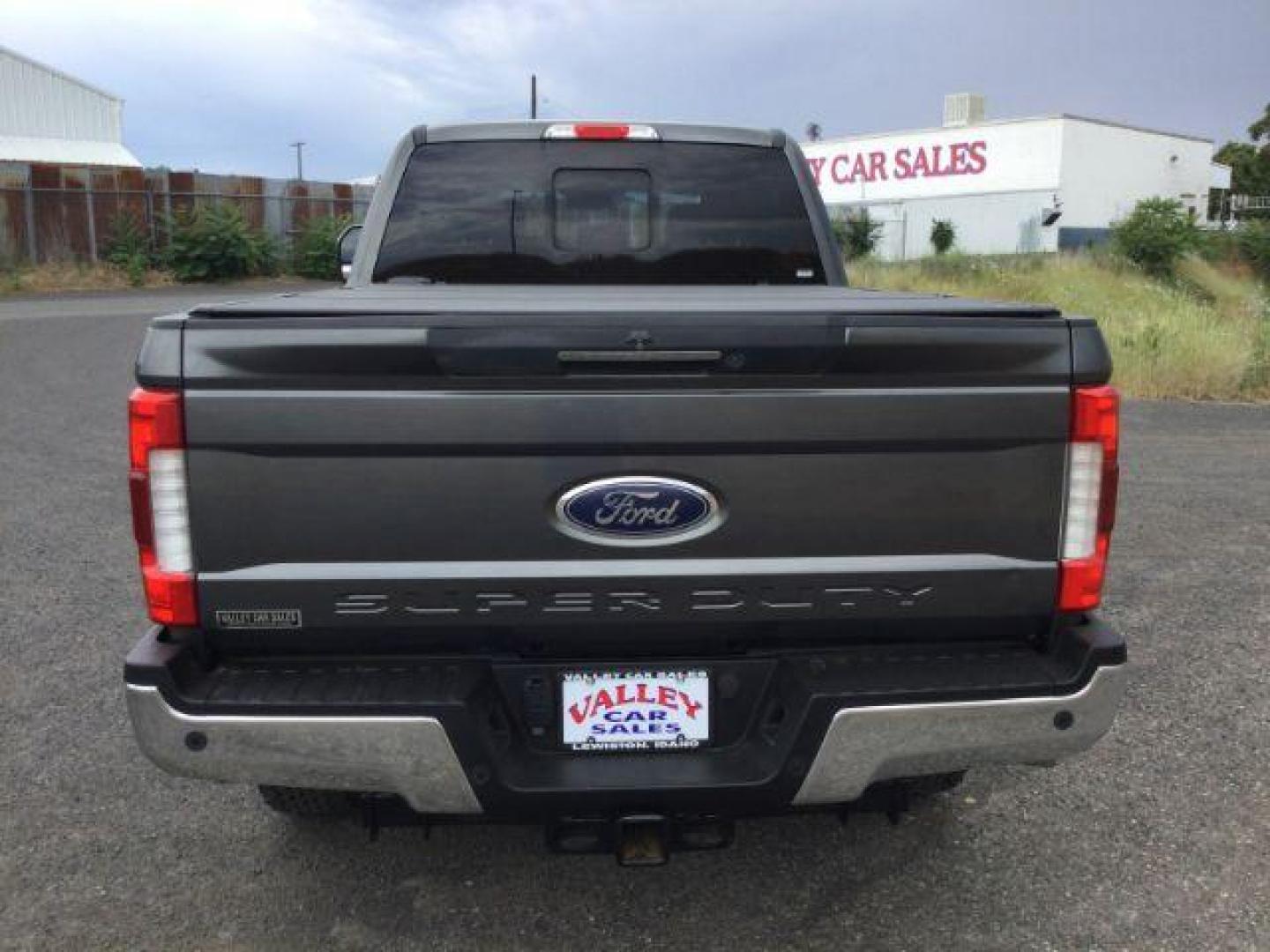 2017 /black leather Ford F-250 SD Lariat Crew Cab 4WD (1FT7W2BT8HE) with an 6.7L V8 OHV 16V DIESEL engine, 6-Speed Automatic transmission, located at 1801 Main Street, Lewiston, 83501, (208) 743-9371, 46.417065, -117.004799 - Photo#8