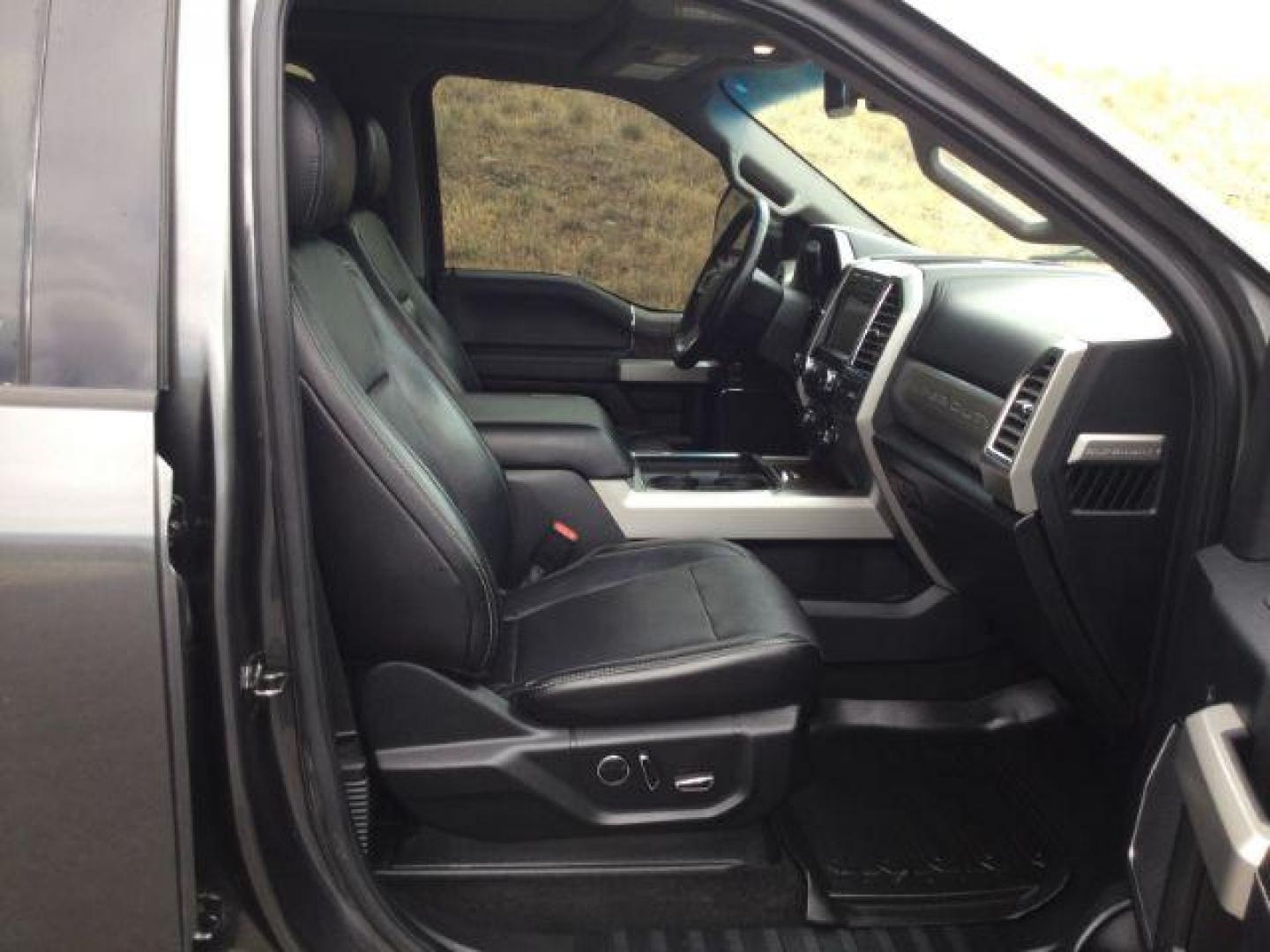 2017 /black leather Ford F-250 SD Lariat Crew Cab 4WD (1FT7W2BT8HE) with an 6.7L V8 OHV 16V DIESEL engine, 6-Speed Automatic transmission, located at 1801 Main Street, Lewiston, 83501, (208) 743-9371, 46.417065, -117.004799 - Photo#21