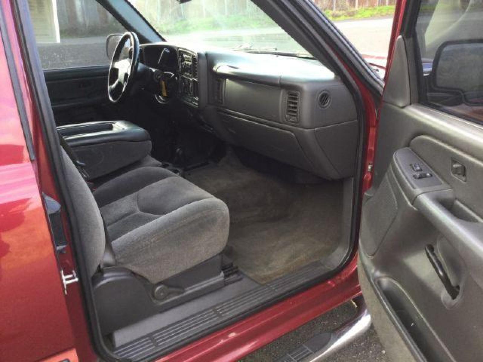 2005 Sport Red Metallic /Dark Charcoal Cloth Interior Chevrolet Silverado 1500 Ext. Cab Short Bed 4WD (2GCEK19VX51) with an 4.8L V8 OHV 16V engine, 4-Speed Automatic transmission, located at 1801 Main Street, Lewiston, 83501, (208) 743-9371, 46.417065, -117.004799 - Photo #11